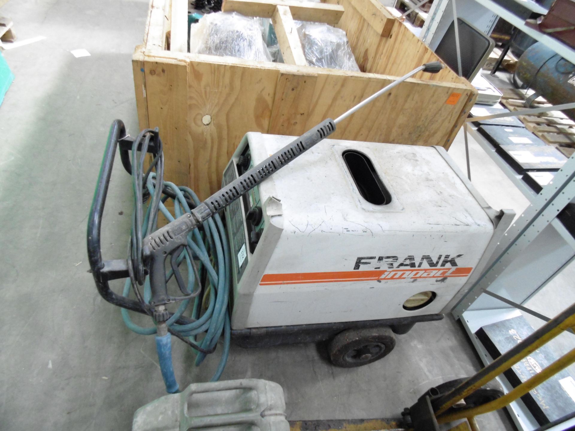 * A Frank Impact FH 711 DMP steam cleaner, 240V