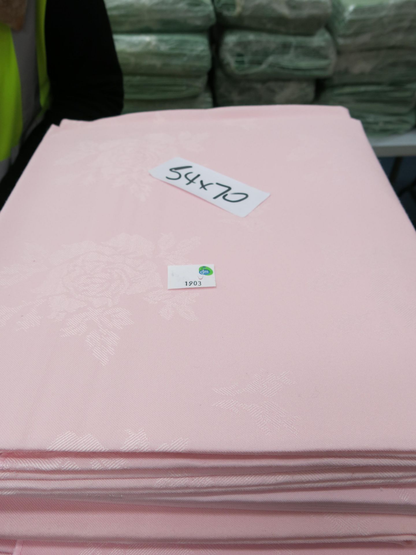* Approx 39 x Baby Pink, Rose Patterned Linen Table Cloths. Size 54'' x 70'' - Image 2 of 2