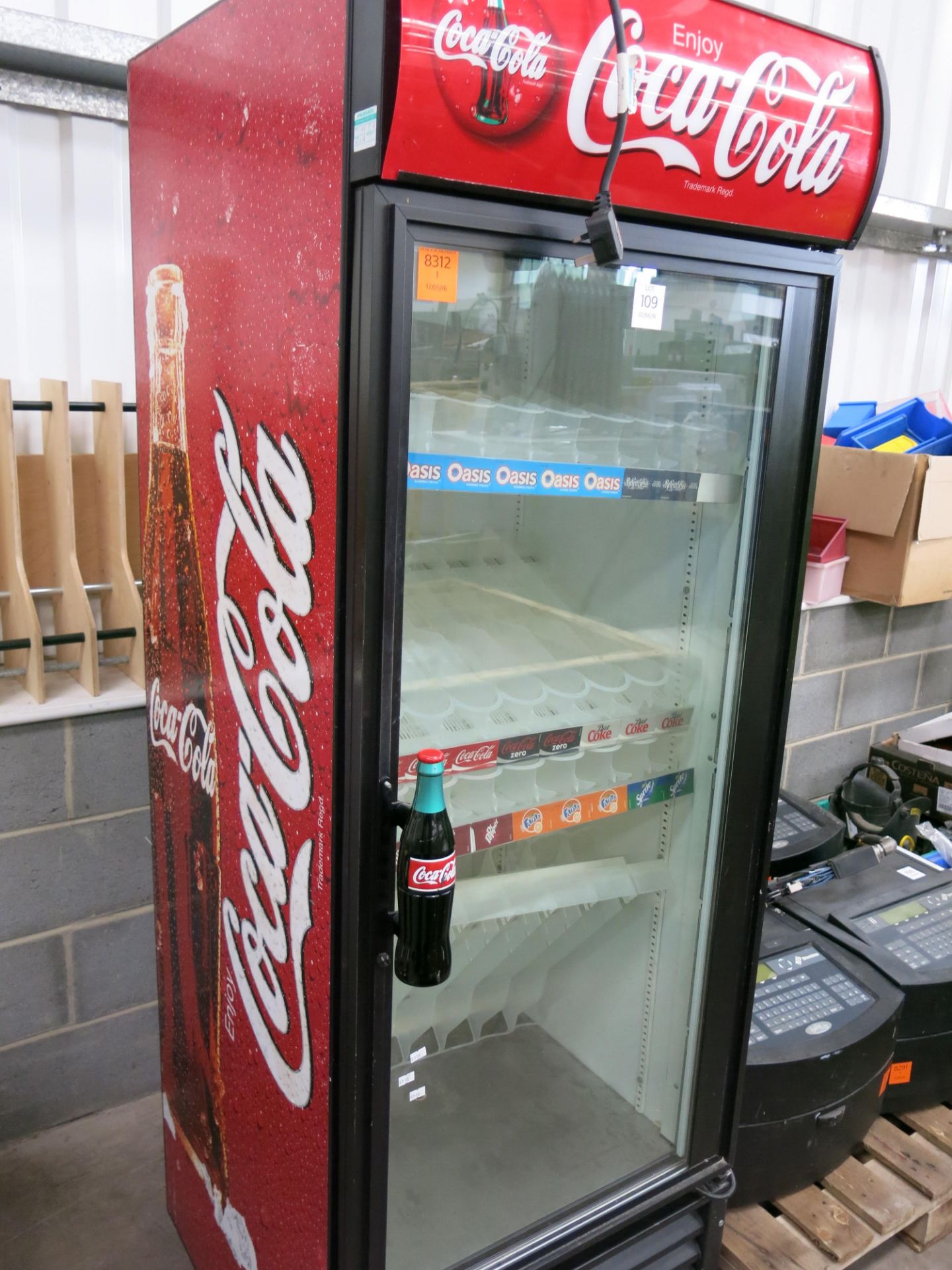 A Coca Cola display fridge. Please note there is a £5 + Lift Out Fee on this lot