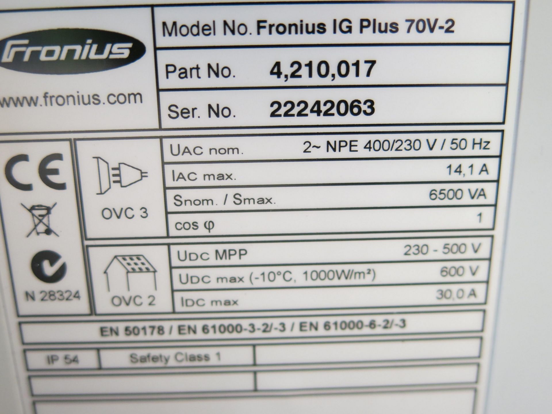 A FRONIUS IG Plus Household Solar Panel Inverter Model 70V-2 - Image 2 of 2