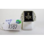 This is a Timed Online Auction on Bidspotter.co.uk, Click here to bid. Vintage Masonic 10K white