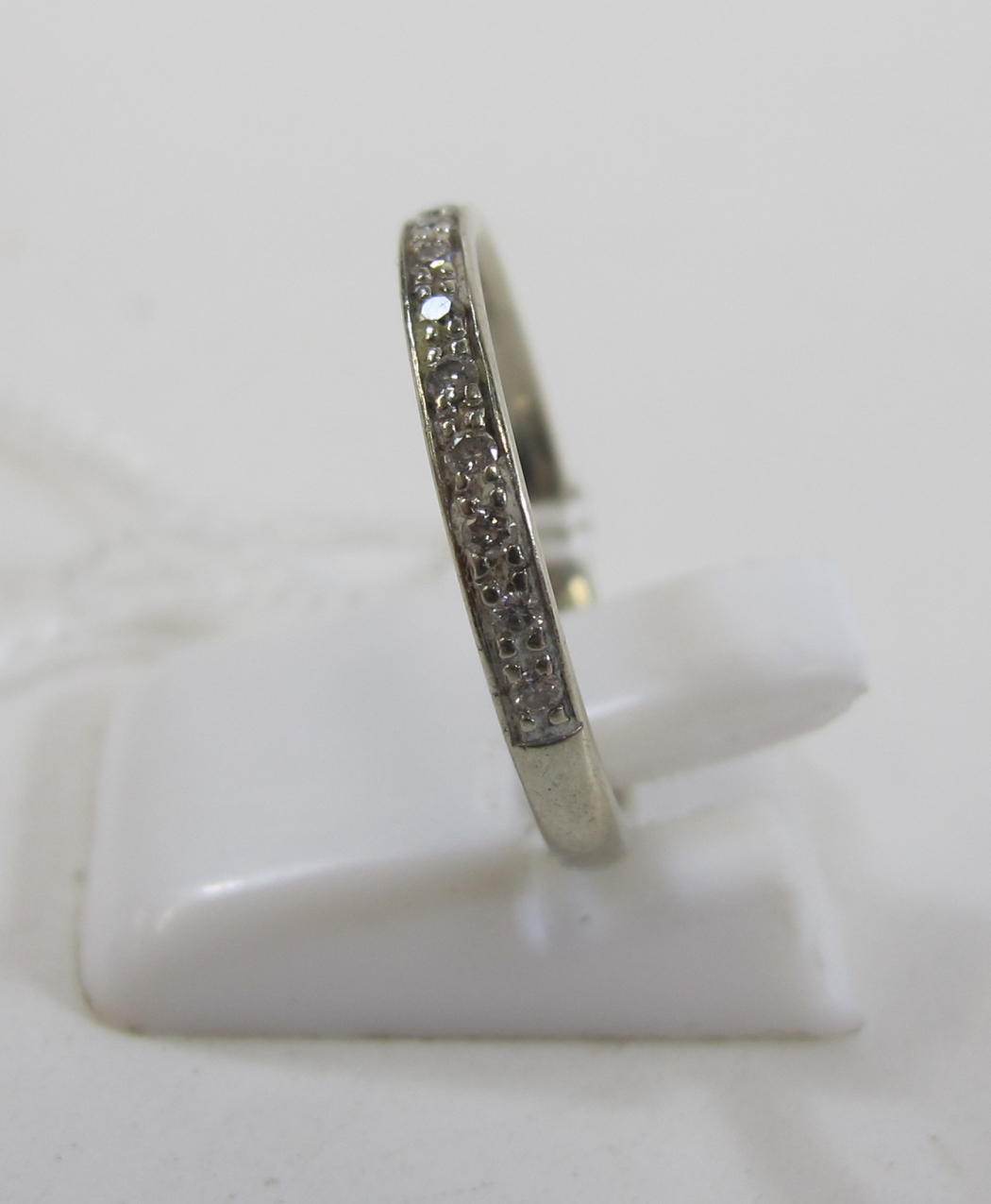 This is a Timed Online Auction on Bidspotter.co.uk, Click here to bid. 9ct gold diamond set half - Image 2 of 2