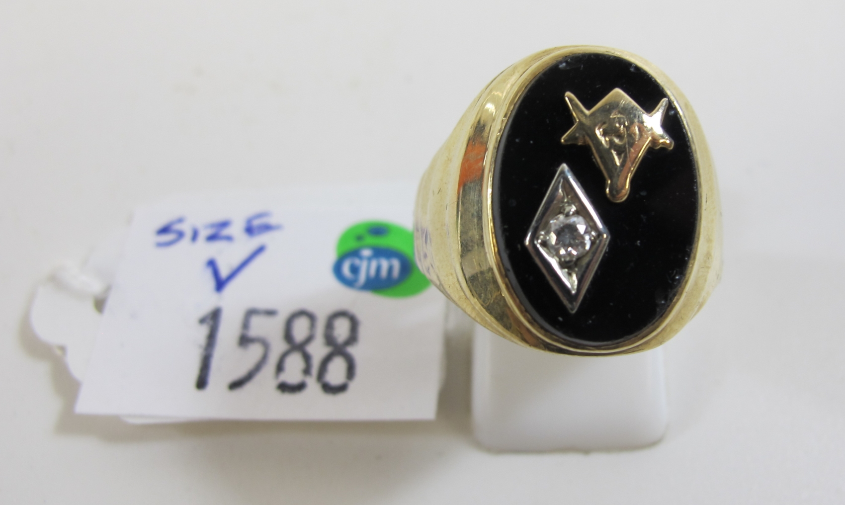 This is a Timed Online Auction on Bidspotter.co.uk, Click here to bid. Vintage Masonic 10K gold onyx