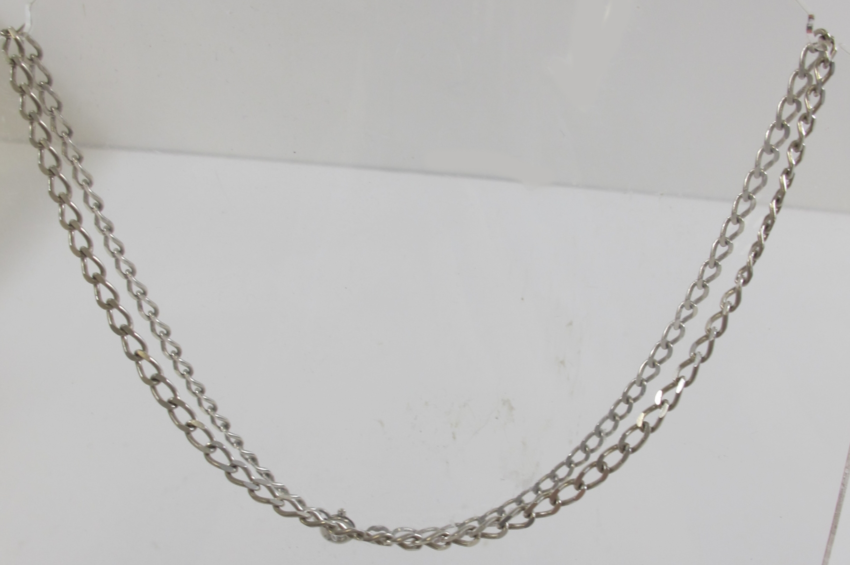 This is a Timed Online Auction on Bidspotter.co.uk, Click here to bid. Silver curb chain necklace in