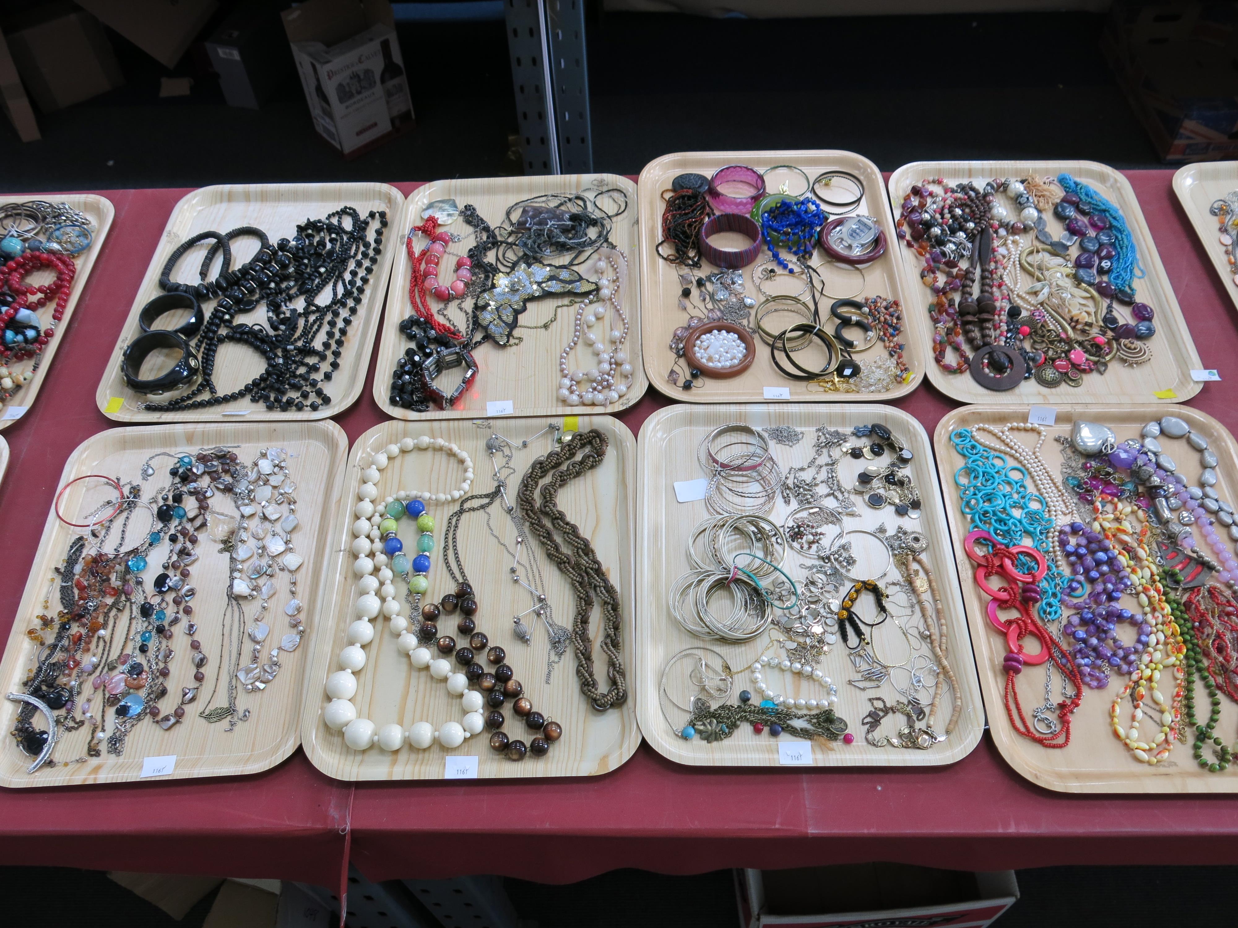 This is a Timed Online Auction on Bidspotter.co.uk, Click here to bid. Eight trays of vintage/