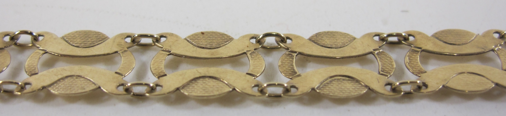 This is a Timed Online Auction on Bidspotter.co.uk, Click here to bid. Vintage bracelet, marked ' - Image 2 of 2