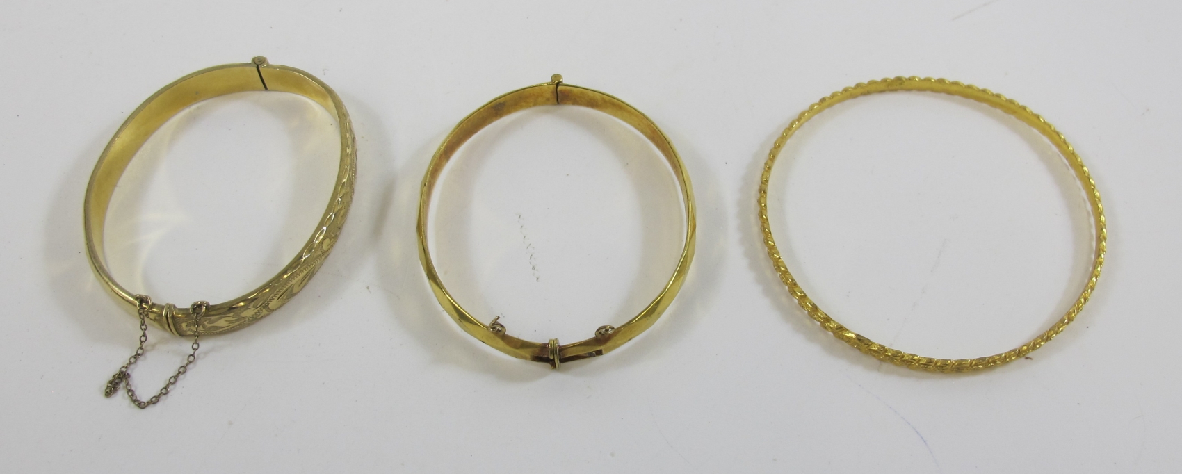This is a Timed Online Auction on Bidspotter.co.uk, Click here to bid. 3 x Yellow metal bangles (est