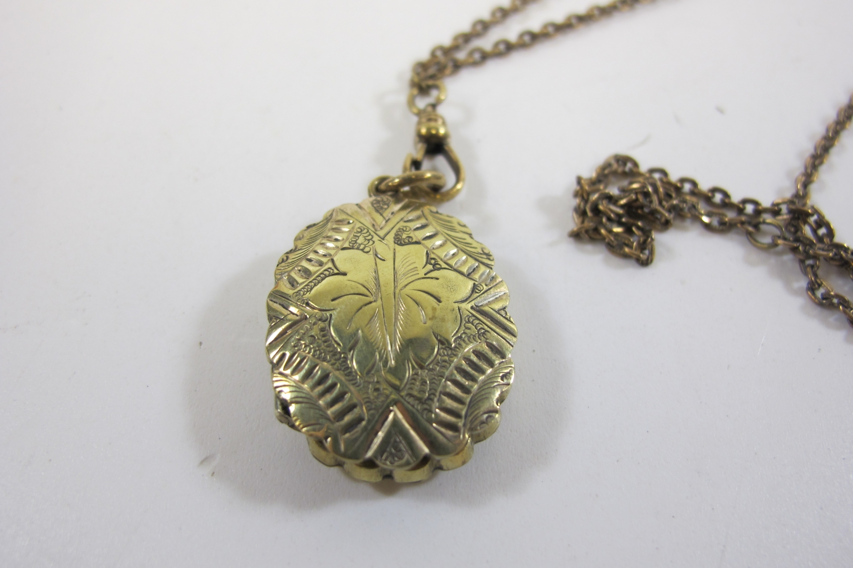 This is a Timed Online Auction on Bidspotter.co.uk, Click here to bid. Antique yellow metal chain - Image 2 of 2