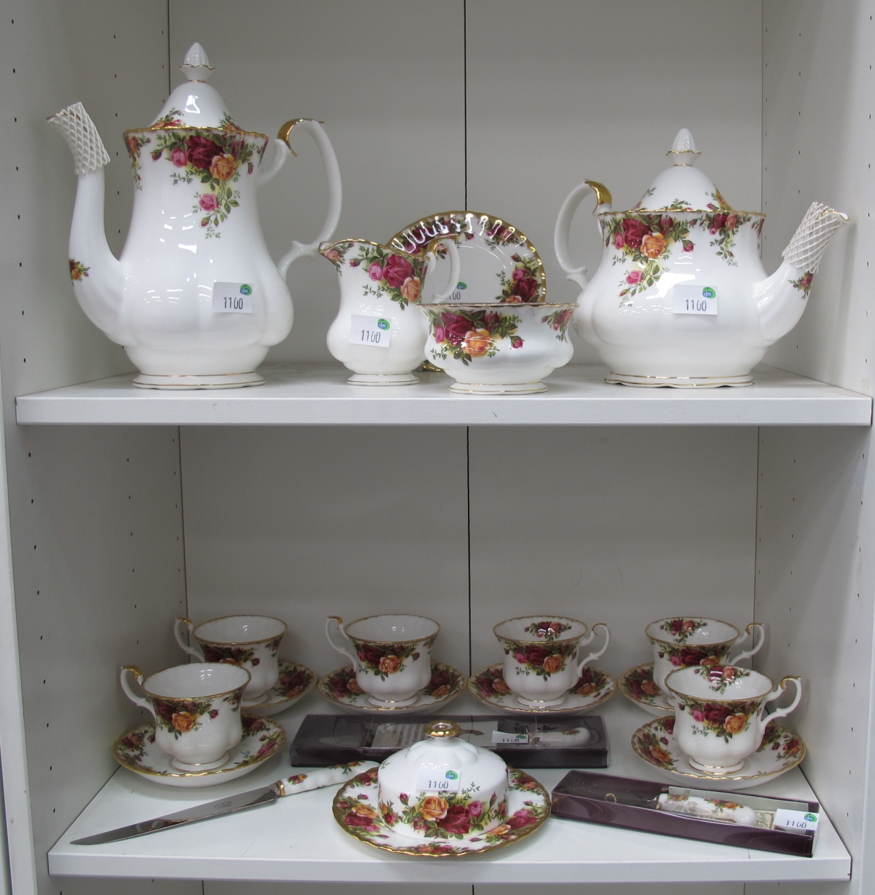 This is a Timed Online Auction on Bidspotter.co.uk, Click here to bid. Royal Albert - Old Country - Image 4 of 5