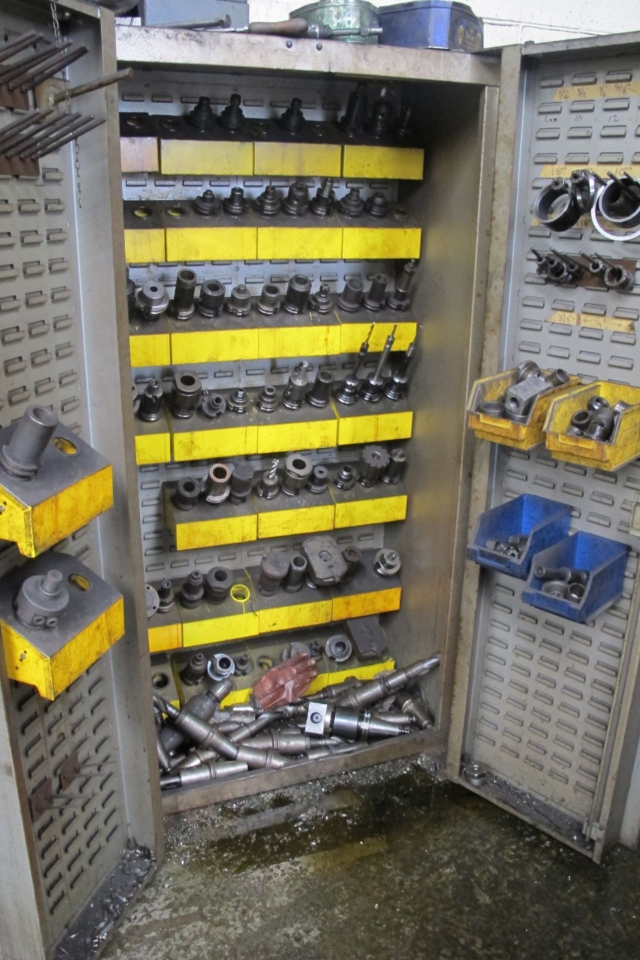 * 6' Metal Tooling Cabinet and qty of assorted Machine Tooling. Please note there is a £10 + VAT