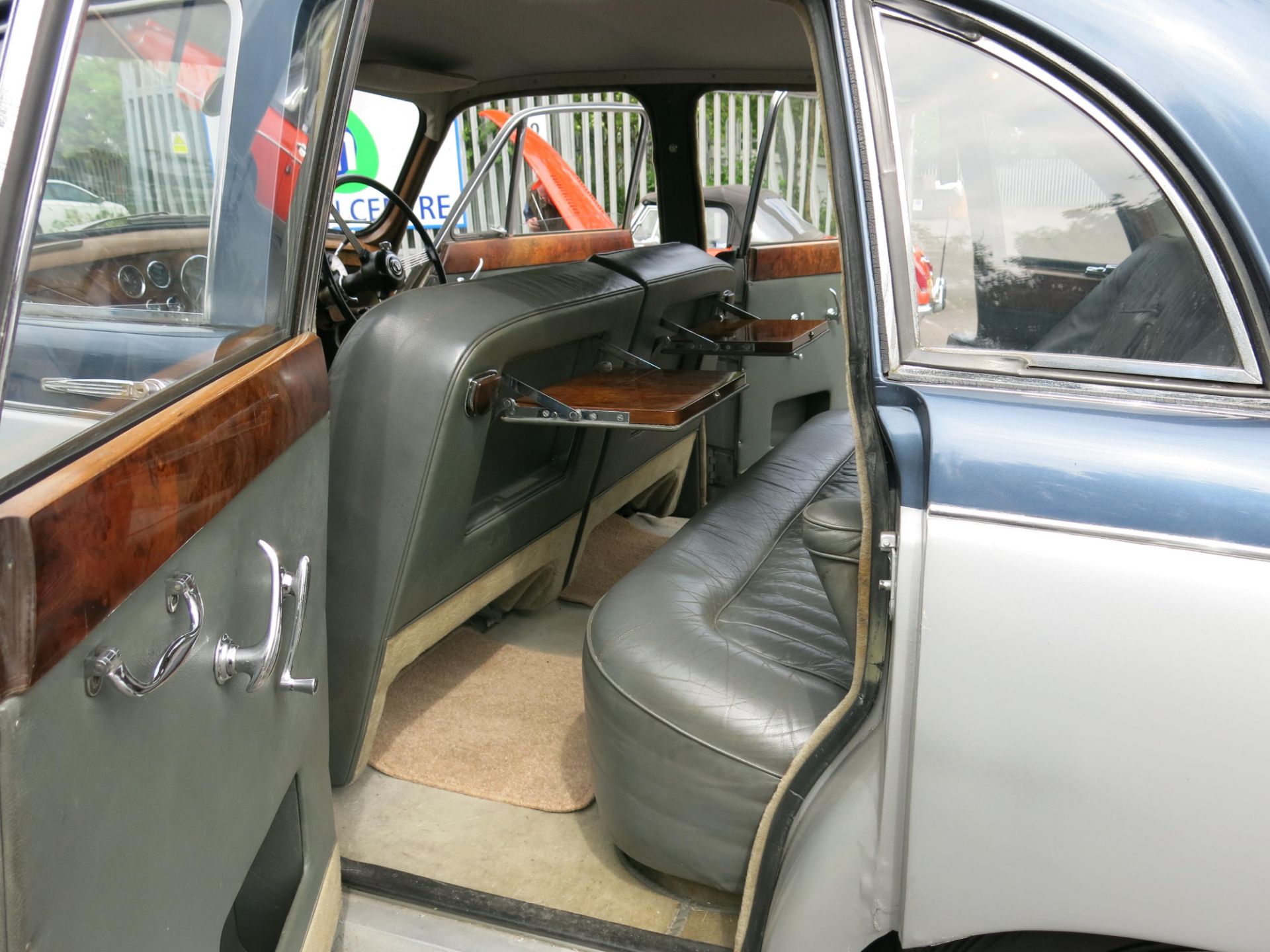 1960 Daimler Majestic WFU 641. 66421 miles. 3794cc. Blue & silver coachwork with full black - Image 9 of 28