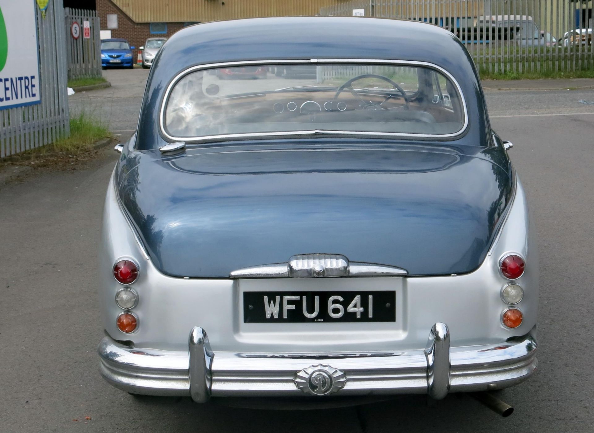 1960 Daimler Majestic WFU 641. 66421 miles. 3794cc. Blue & silver coachwork with full black - Image 25 of 28