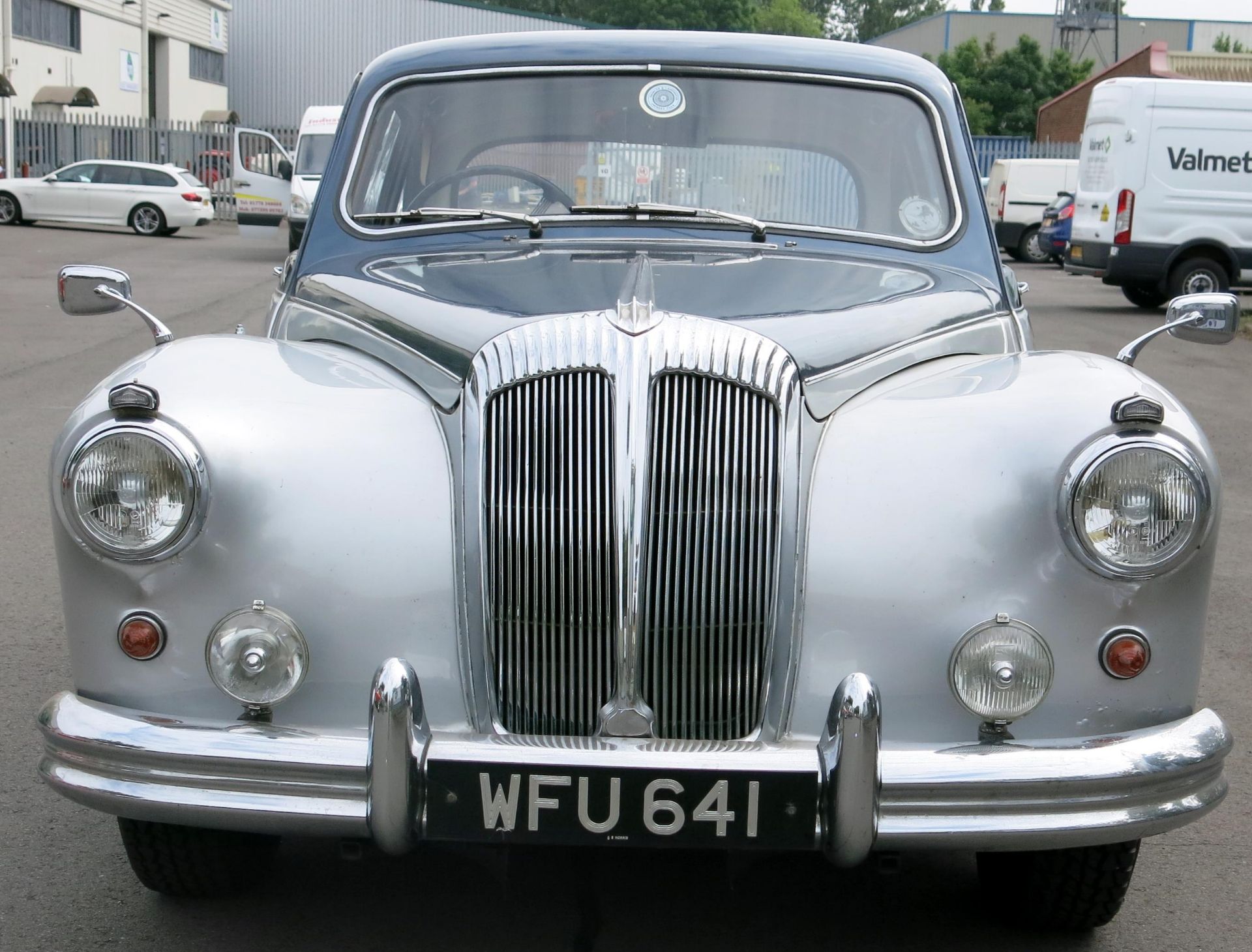1960 Daimler Majestic WFU 641. 66421 miles. 3794cc. Blue & silver coachwork with full black - Image 5 of 28