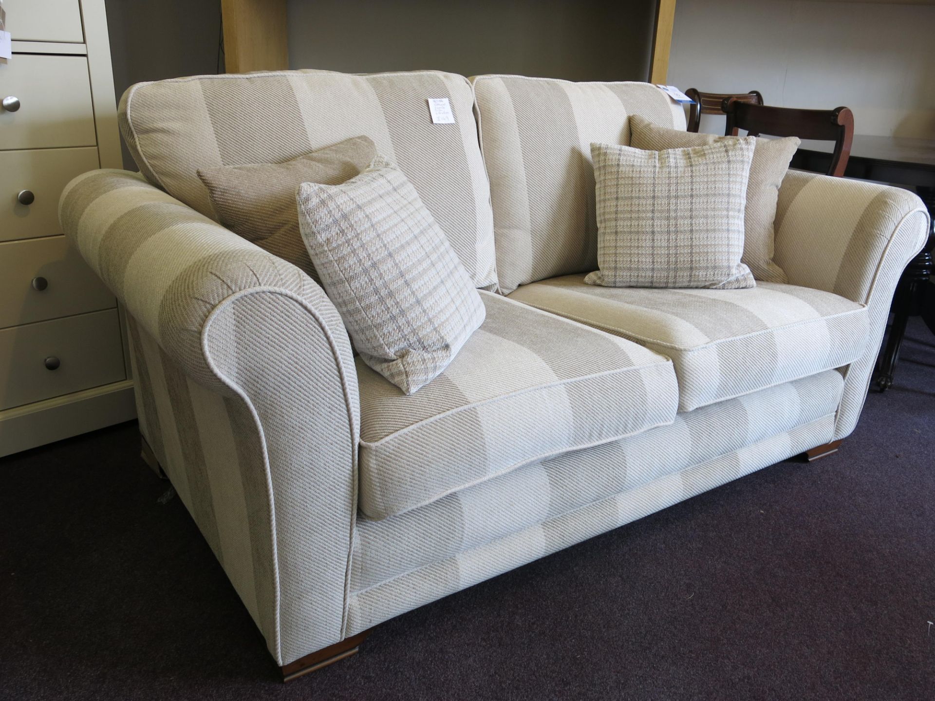 Alstons Vermont two seat sofa with four scatter cushions. The sofa is covered with natural tweed - Image 2 of 2