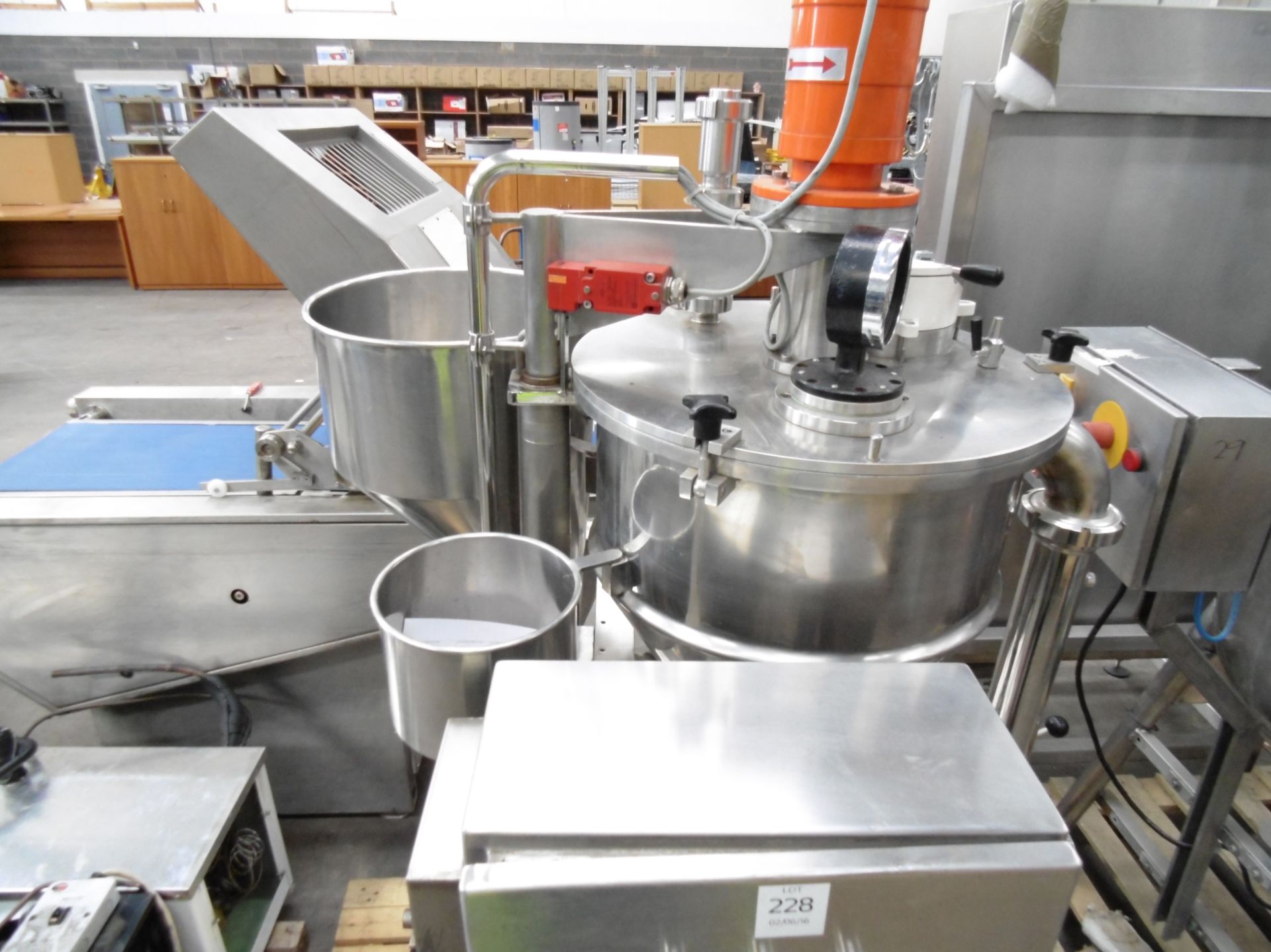 * A stainless steel Fryma jacketed vacuum press process vessel. Please note there is a £5 + VAT Lift - Image 2 of 4
