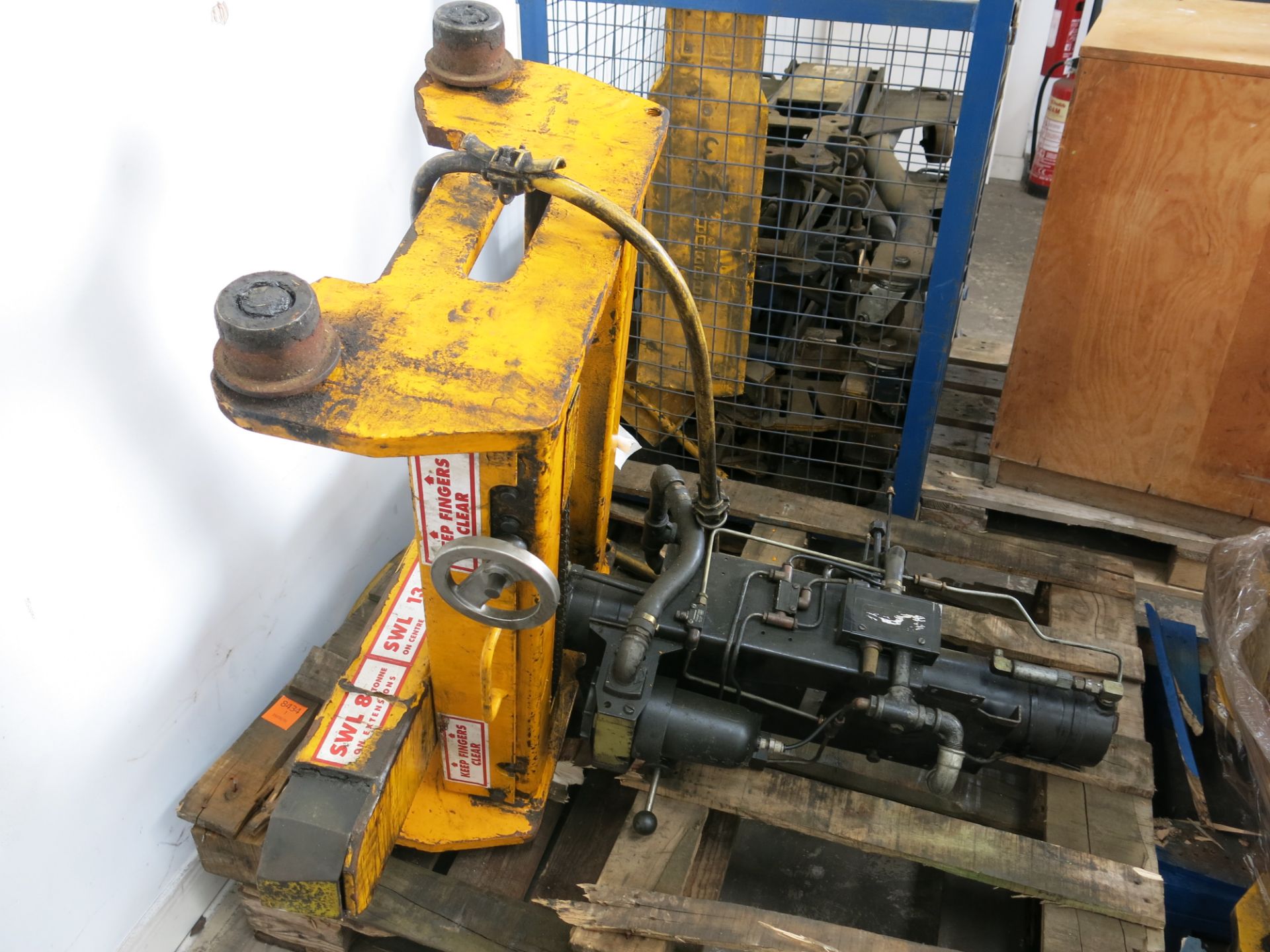 * A Gemco Hydraulics 8 tonne roller beam jack. NB there is no power pack. Lift Out Fee on this