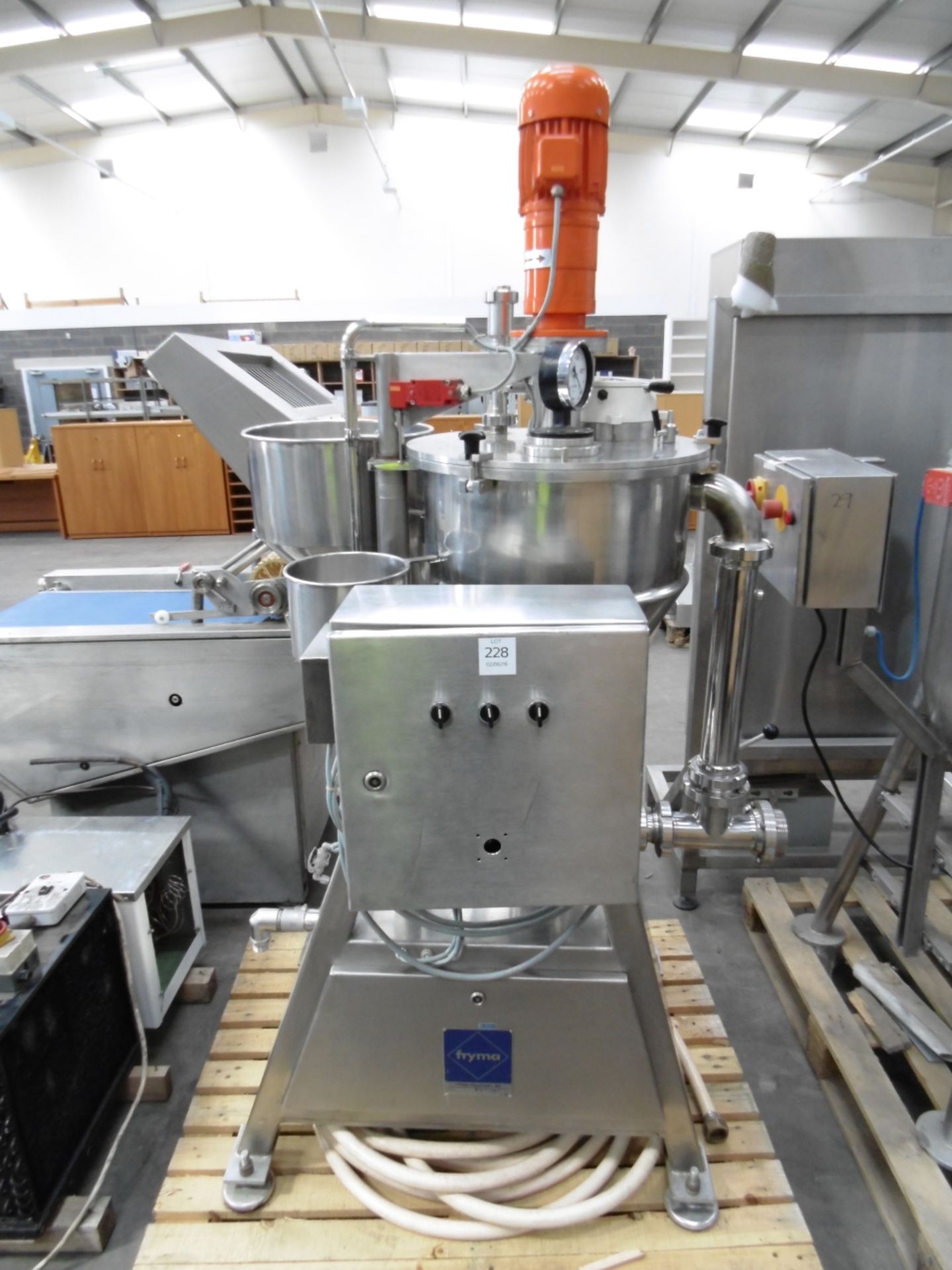 * A stainless steel Fryma jacketed vacuum press process vessel. Please note there is a £5 + VAT Lift - Image 4 of 4