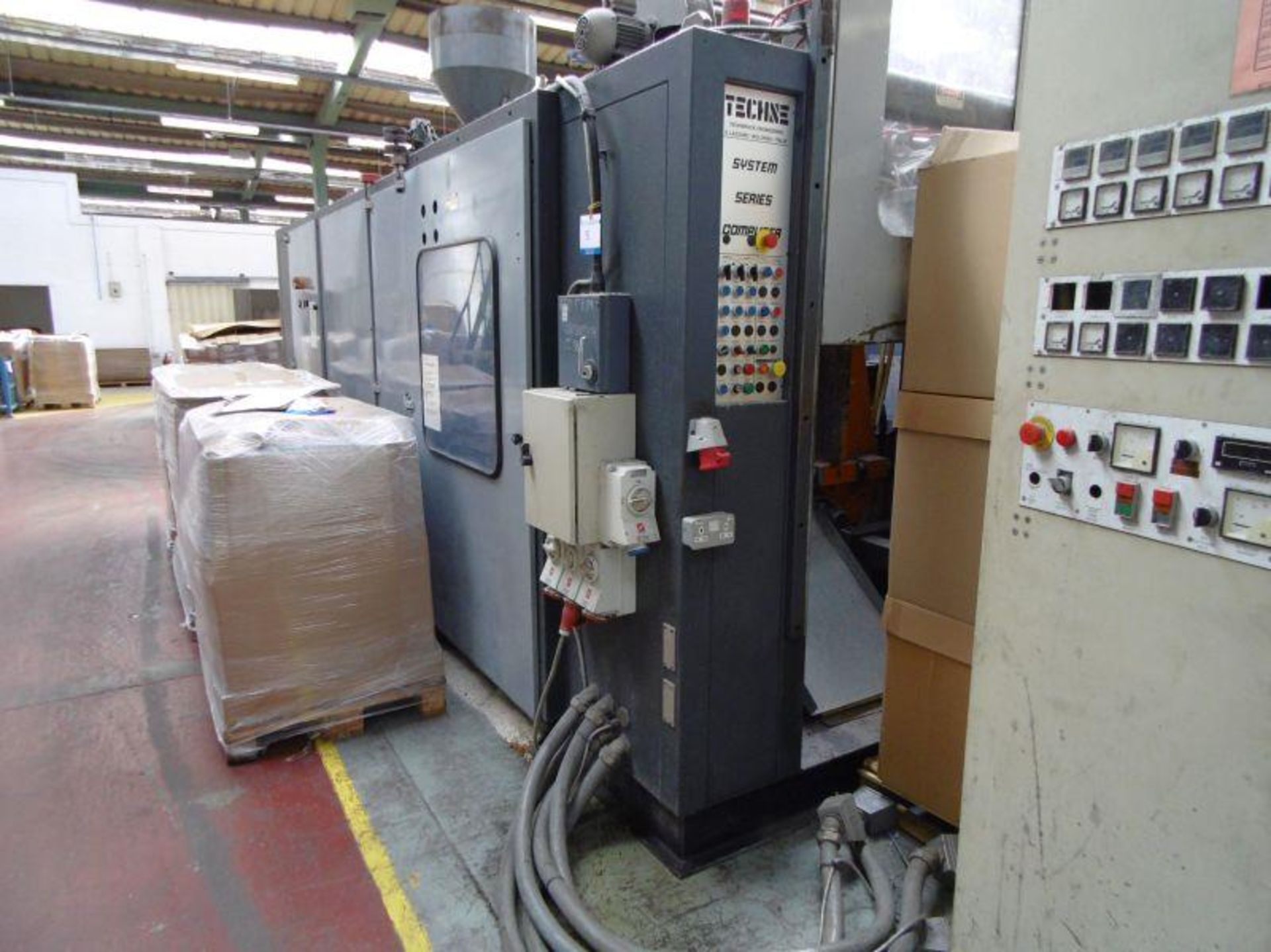 * Techne 15000 Vertical Blow Moulding Machine, YOM 1989, machine number 91408, type 15000 AT, 3 - Image 2 of 17