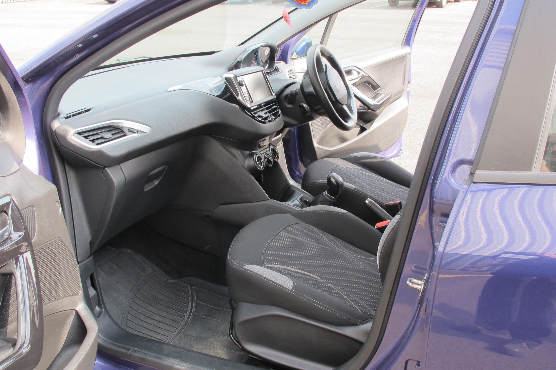 Peugeot 208 Active HDI 5 door hatch. 1398cc. Full service history, Registration FH14 EUN. Odometer - Image 13 of 18