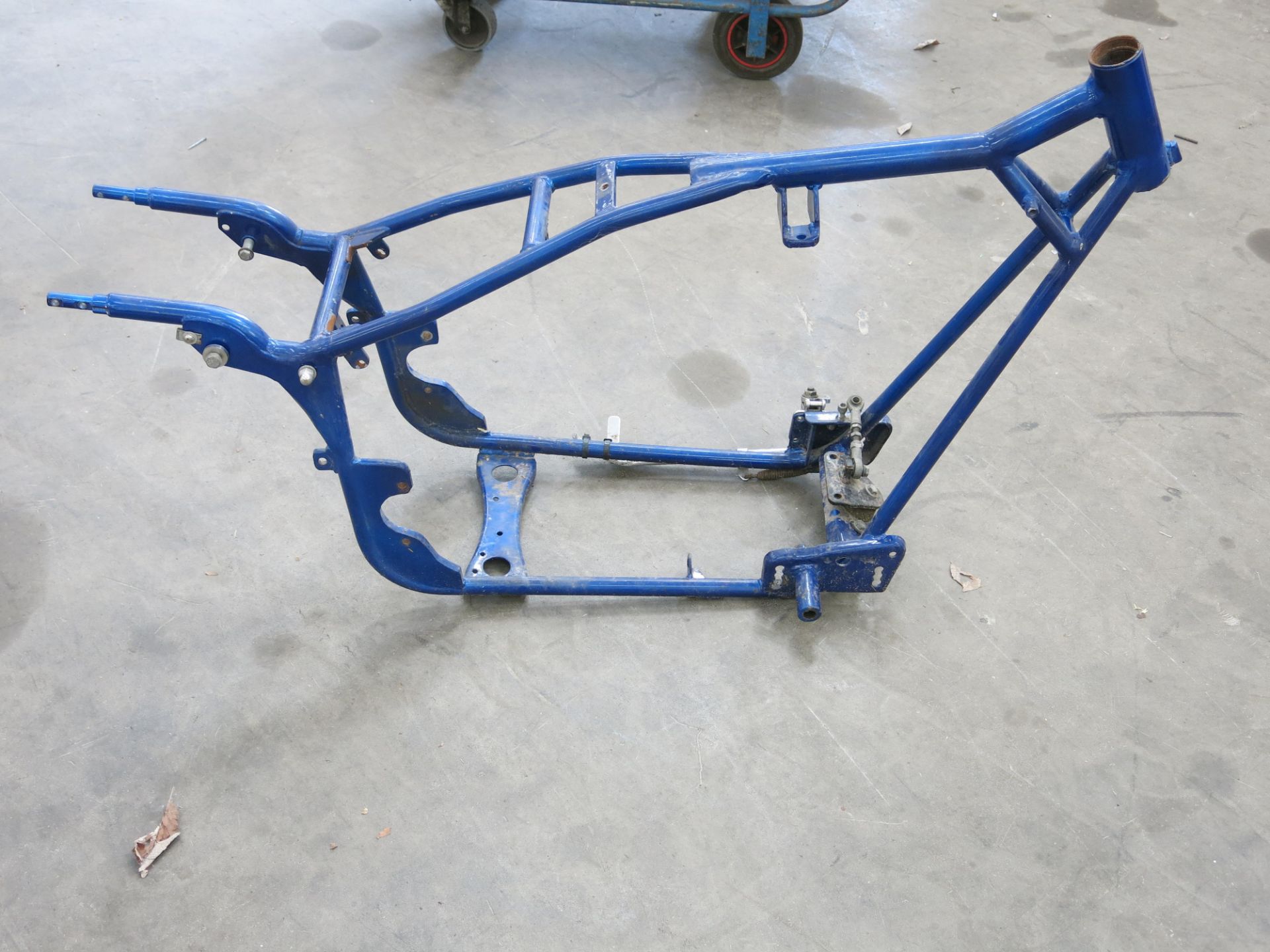 A Harley Davidson (?) motorbike frame. With modifications. No markings or serial number - Image 2 of 2