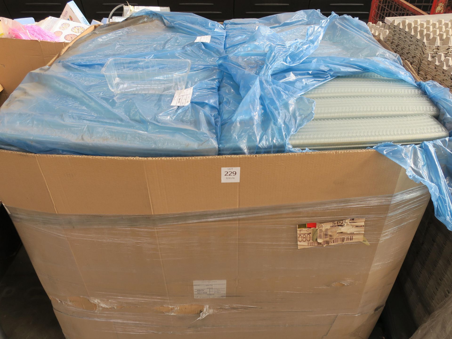 A pallet of plastic trays, code 531402. Please note there is a £10 + VAT Lift Out Fee on this lot