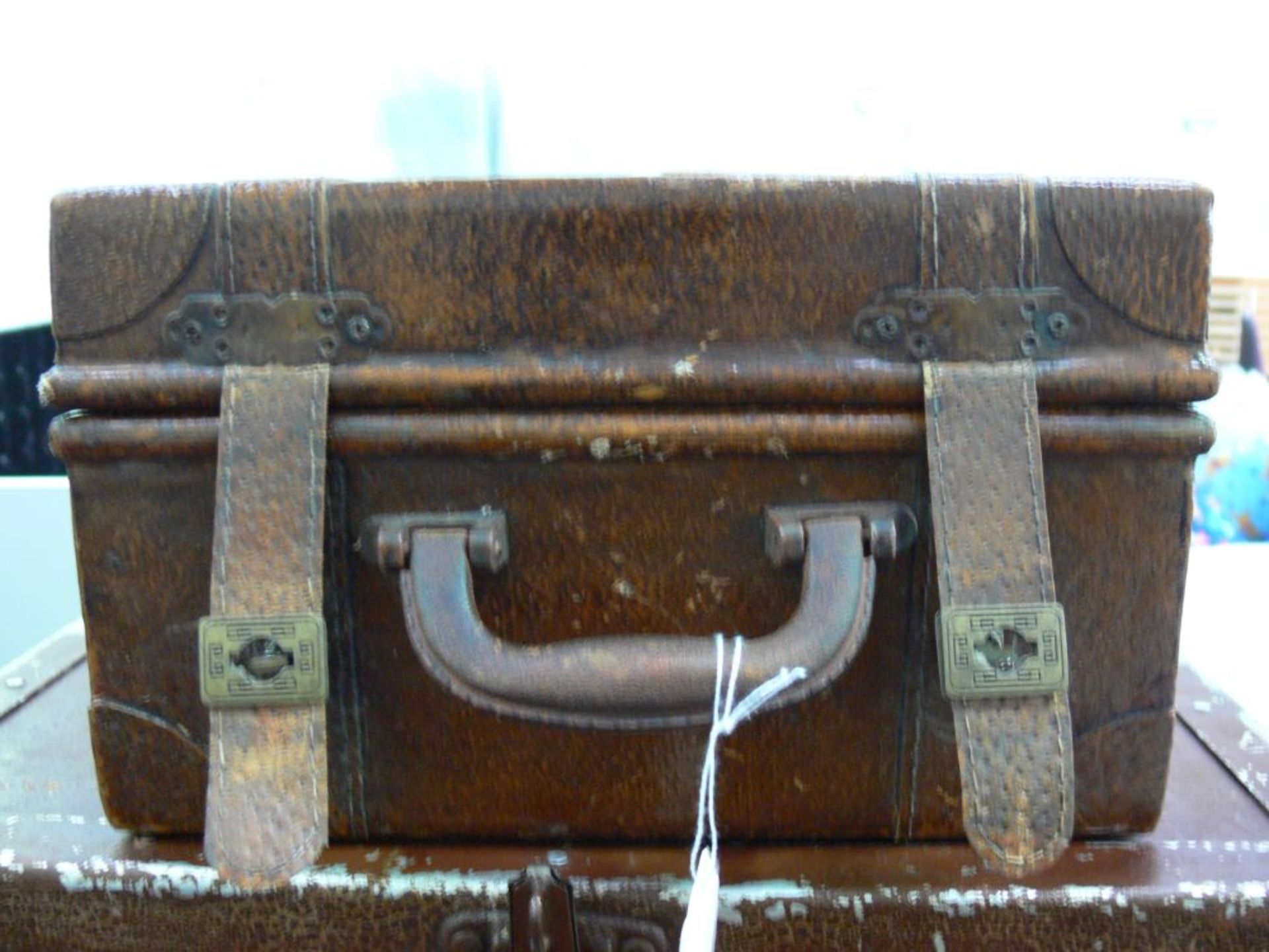 Wooden Chest, Two Vintage Travel Cases, 'Gruyere Cheese' Box (4) (est £15-£25) - Bild 3 aus 9