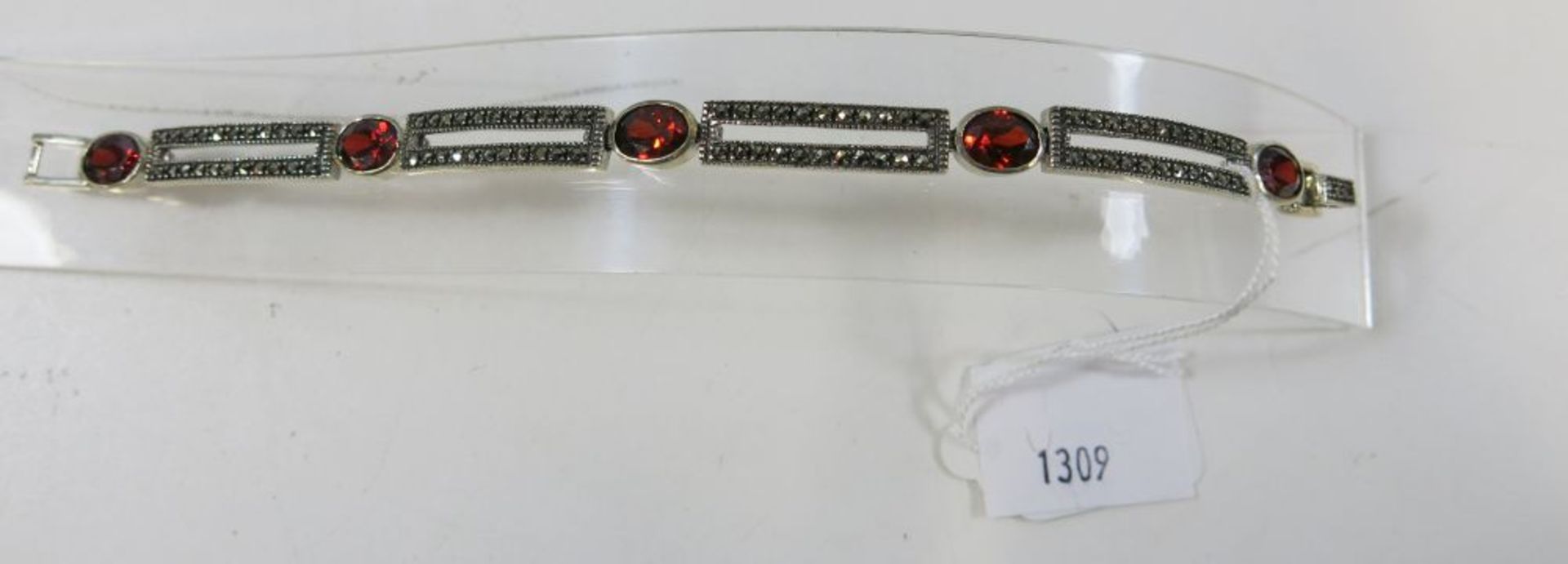 A Silver Marquise Garnet Bracelet (est. £70-£100)