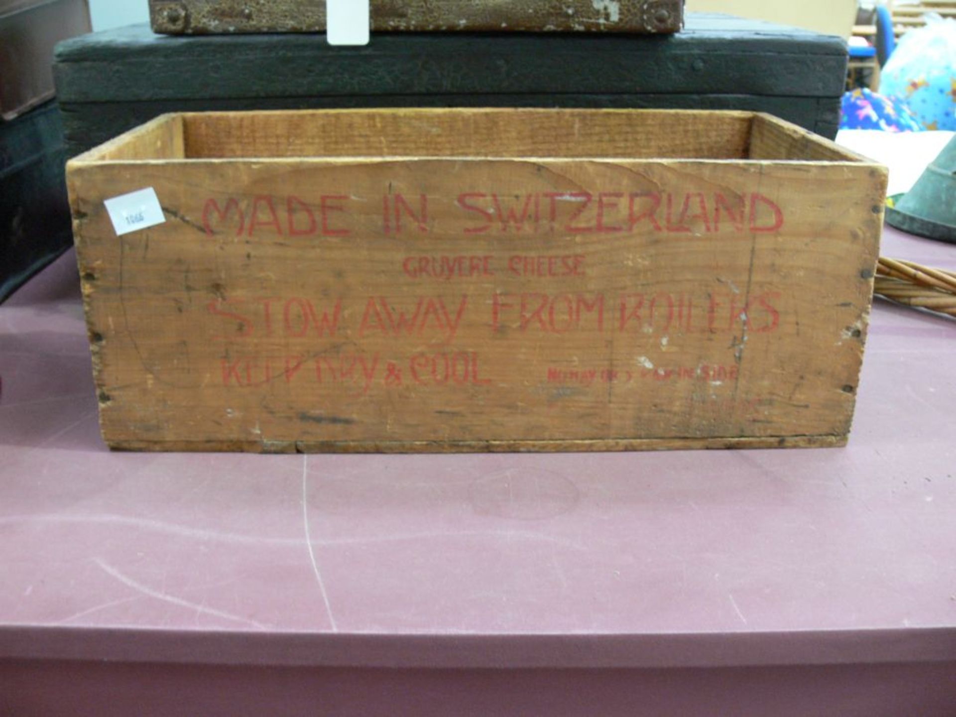 Wooden Chest, Two Vintage Travel Cases, 'Gruyere Cheese' Box (4) (est £15-£25) - Bild 2 aus 9