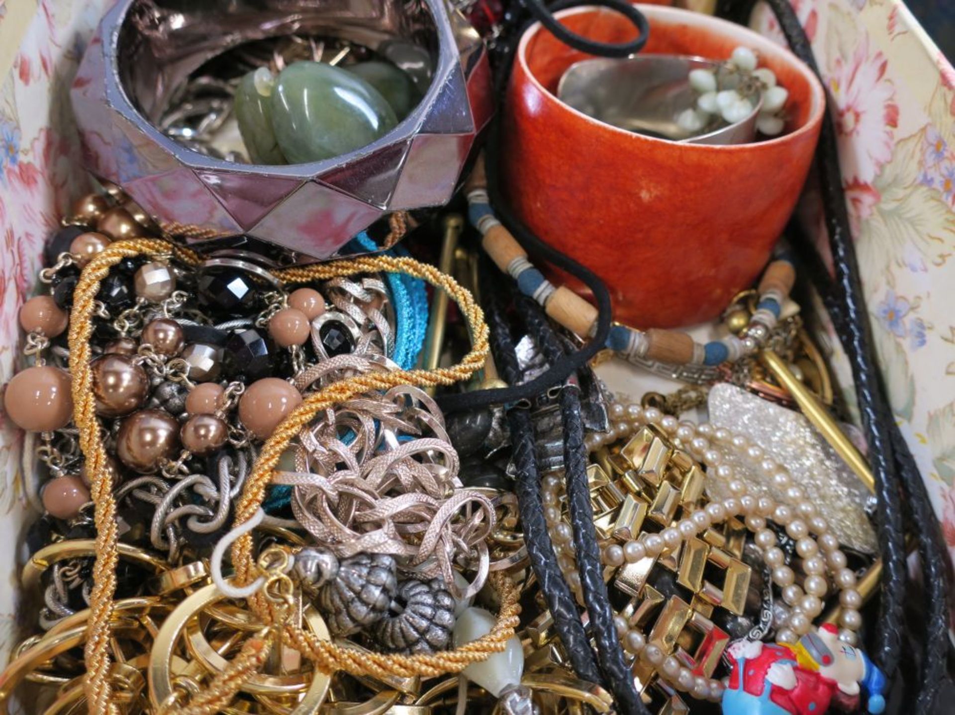 Two boxes of Costume Jewellery (est. £80-£100) - Image 6 of 7