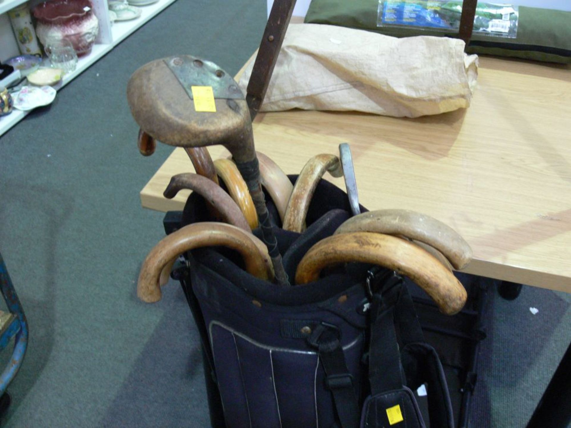 Large wooden Easel, Golf Bag and contents, Fishing Tent (in bag), Fishing Chair, Camping Pegs ( - Bild 2 aus 6