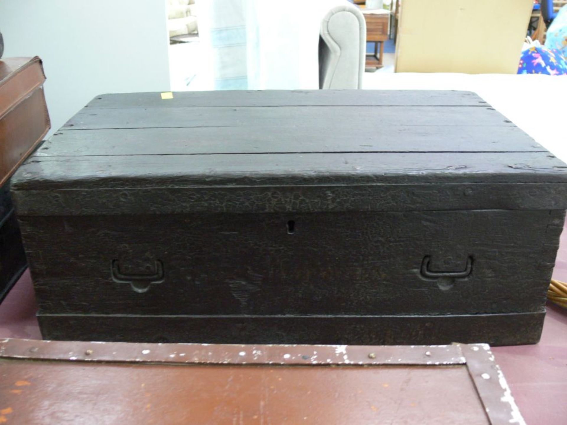 Wooden Chest, Two Vintage Travel Cases, 'Gruyere Cheese' Box (4) (est £15-£25) - Bild 8 aus 9