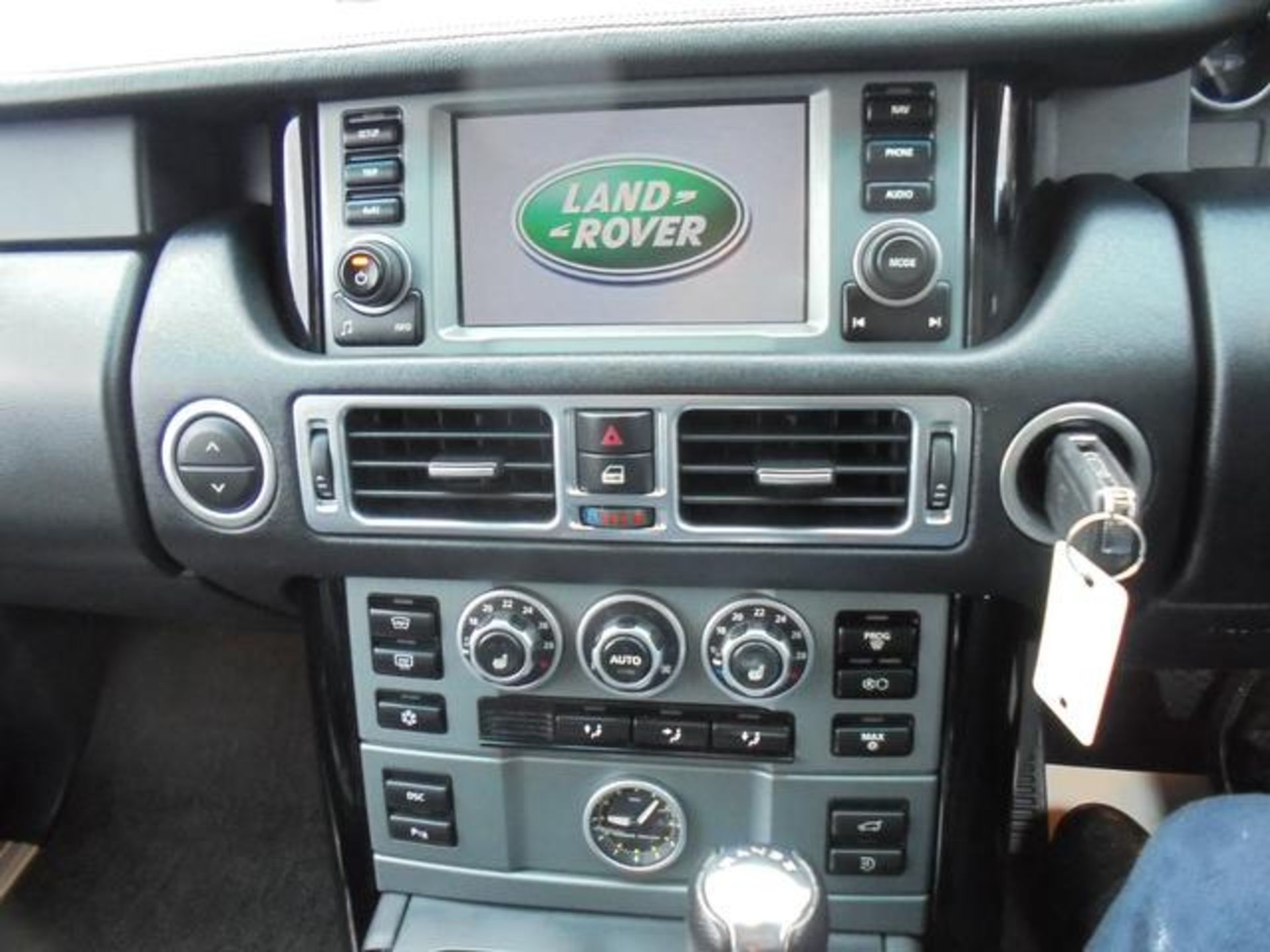 2008 08 reg Land Rover Range Rover 3.6 TD V8 Vogue 5dr - Image 8 of 16