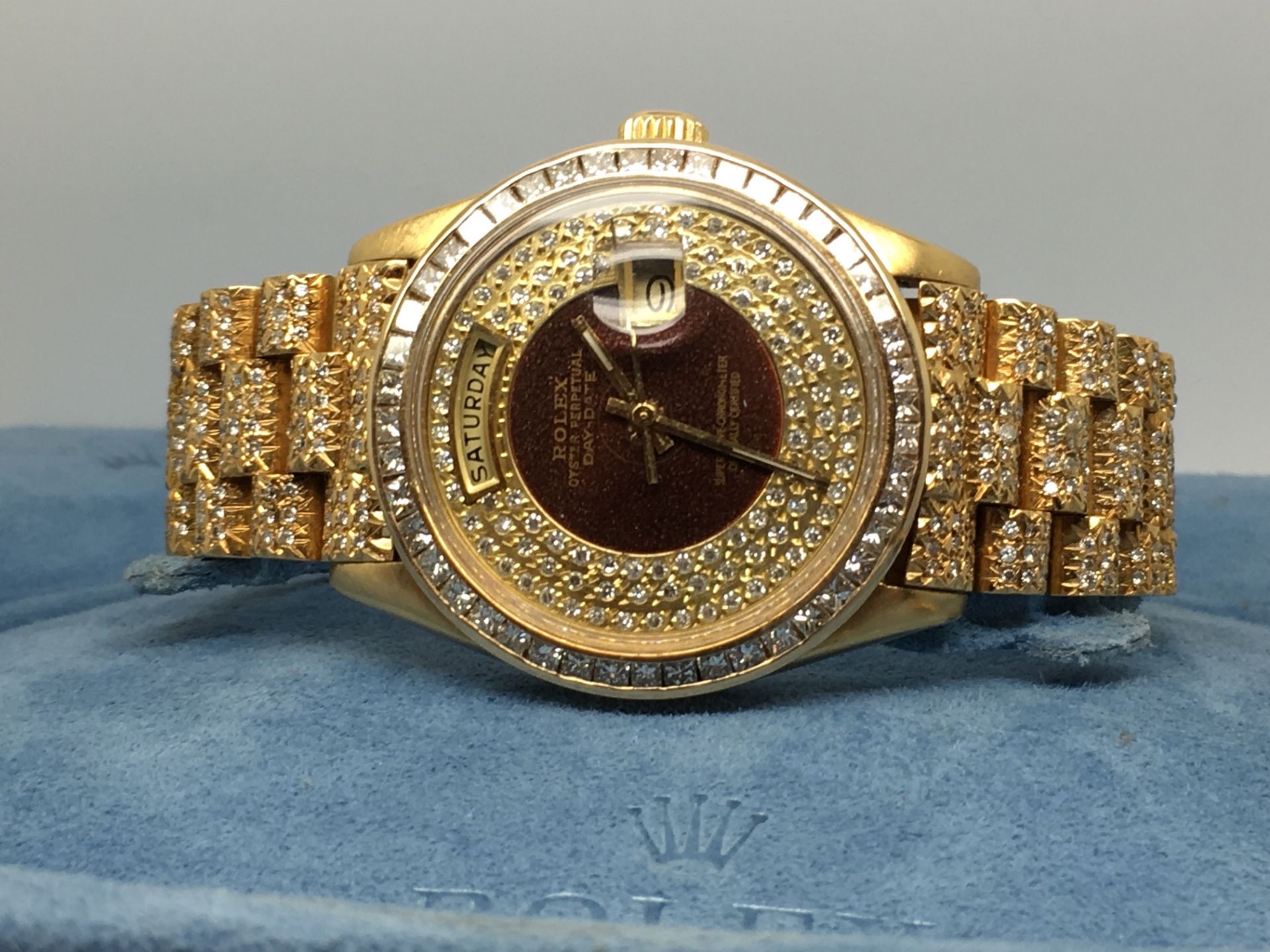 ** ROLEX PRESIDENTIAL Mens Solid 18K Diamond Encrusted Rolex Day-Date Watch VALUATION: £104,500 ** - Image 5 of 9