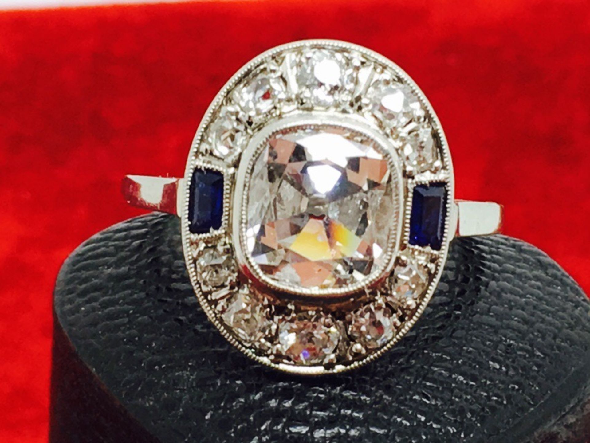 STUNNING PLATINUM/18ct  OLD CUT DIAMOND & SAPPHIRE RING WITH 1.50ct OLD CUT CENTRE DIAMOND