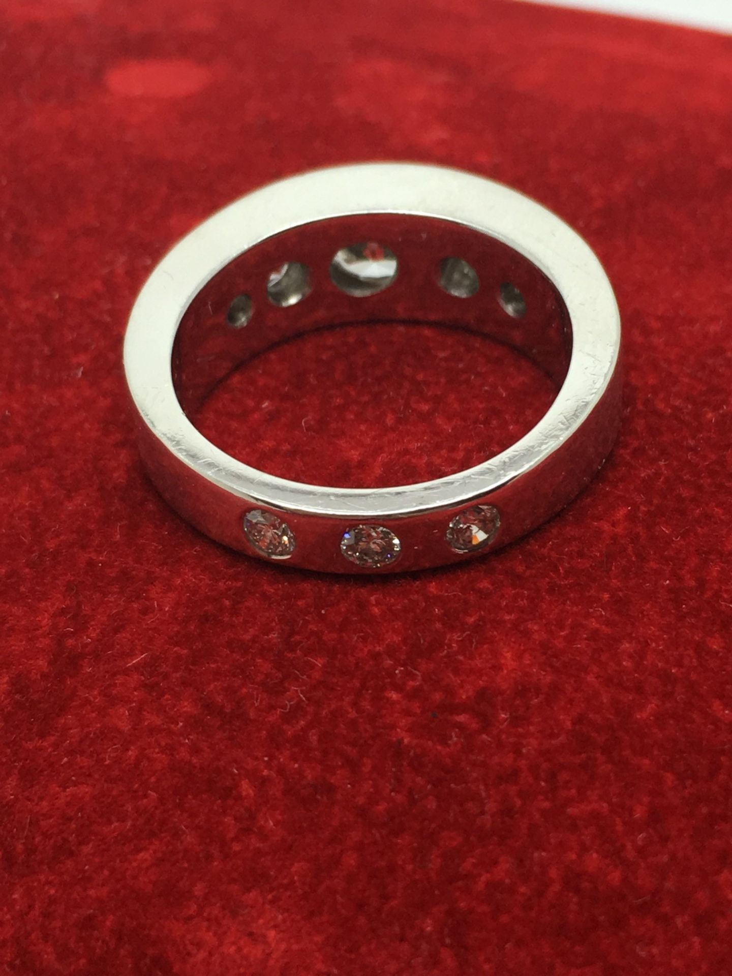 GORGEOUS HEAVY MENS PLATINUM 2.3ct DIAMOND SET RING WITH 2012 VALUATION FOR £8750.00 - Image 4 of 5