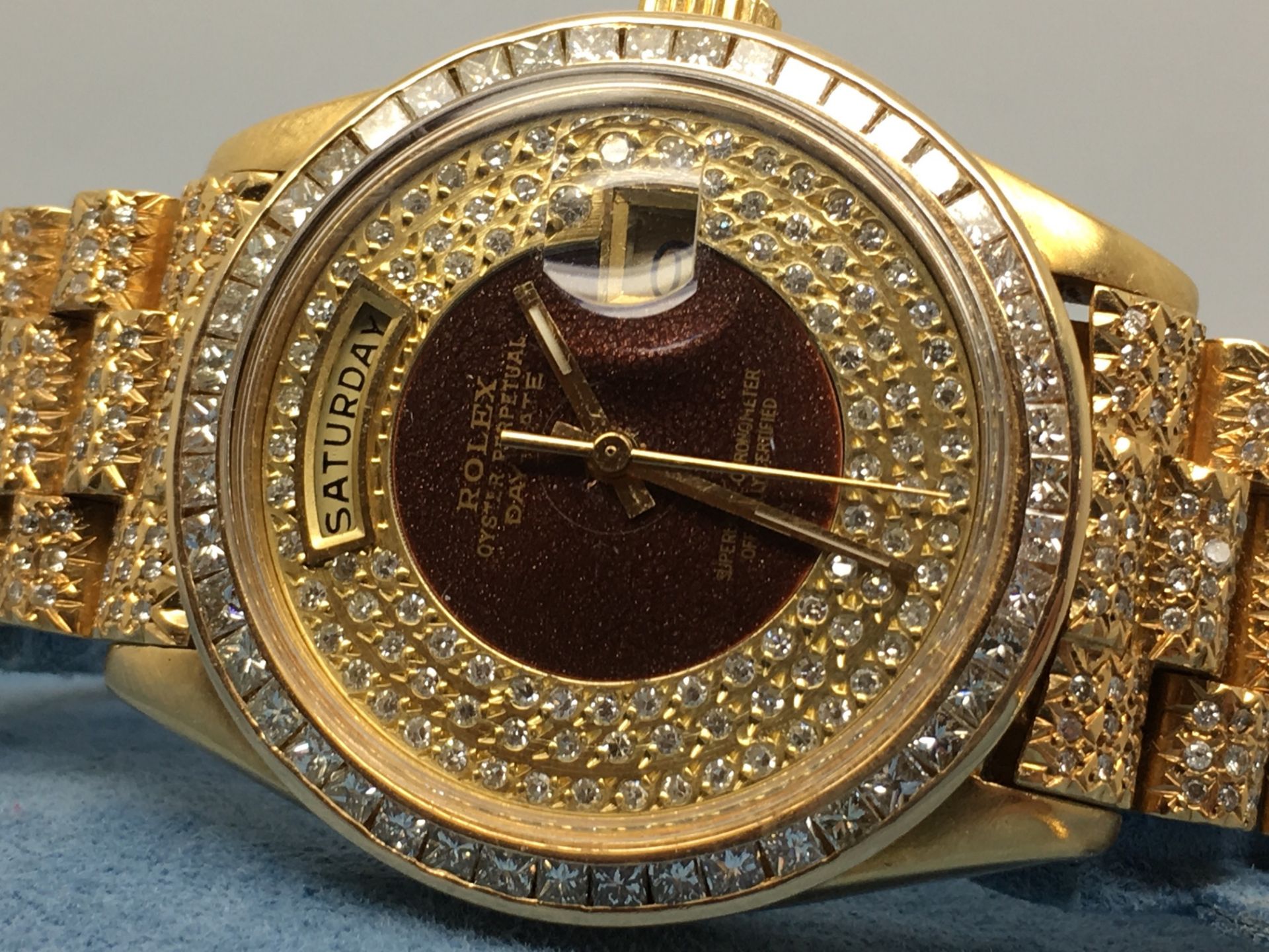 ** ROLEX PRESIDENTIAL Mens Solid 18K Diamond Encrusted Rolex Day-Date Watch VALUATION: £104,500 ** - Image 2 of 9