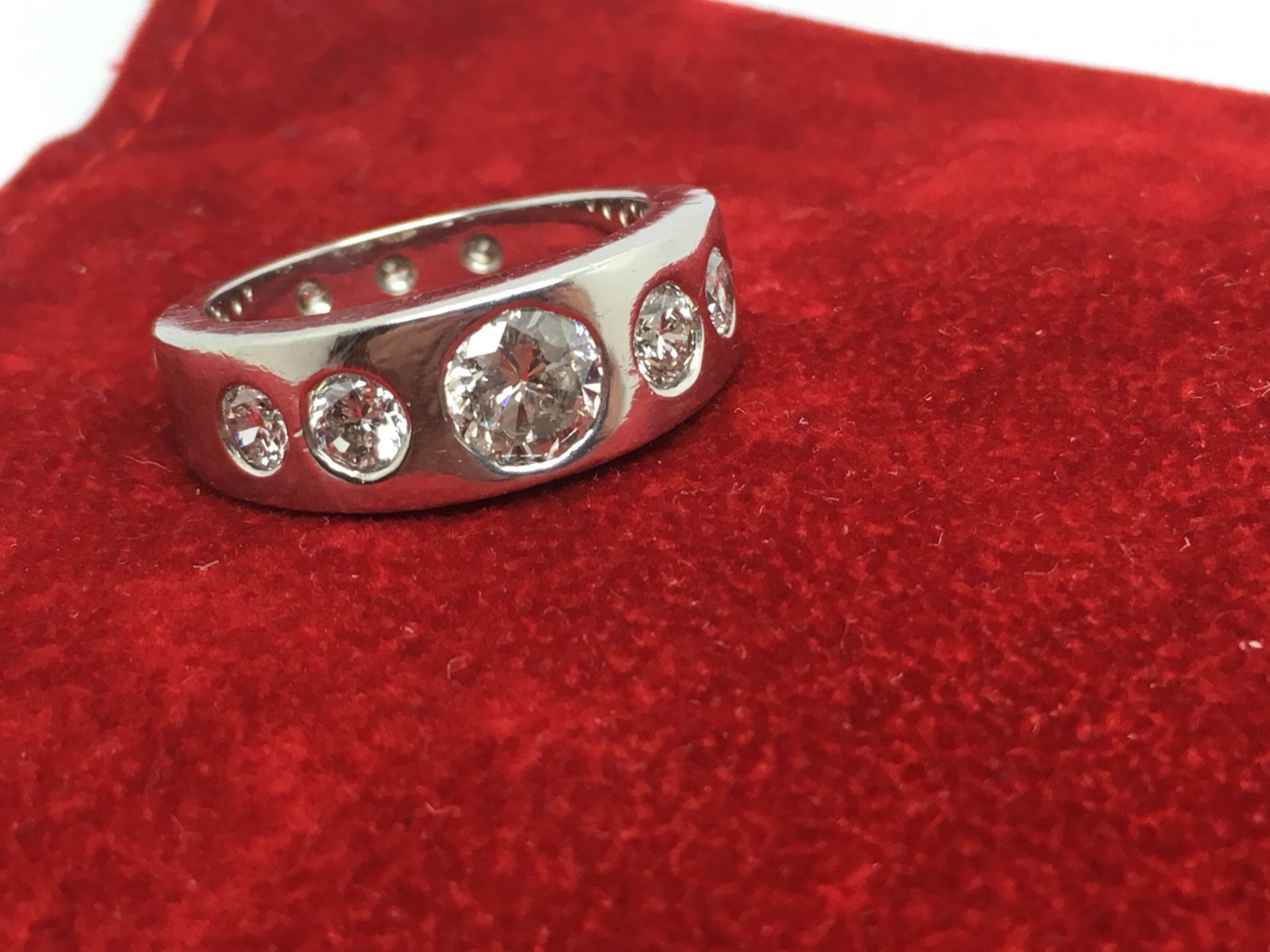 GORGEOUS HEAVY MENS PLATINUM 2.3ct DIAMOND SET RING WITH 2012 VALUATION FOR £8750.00