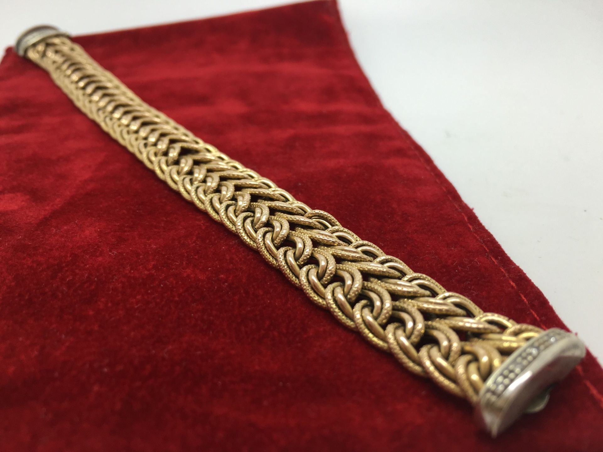 FINE QUALITY 9ct GOLD WOVEN INTERLOCKING GOLD BRACELET - Image 3 of 5