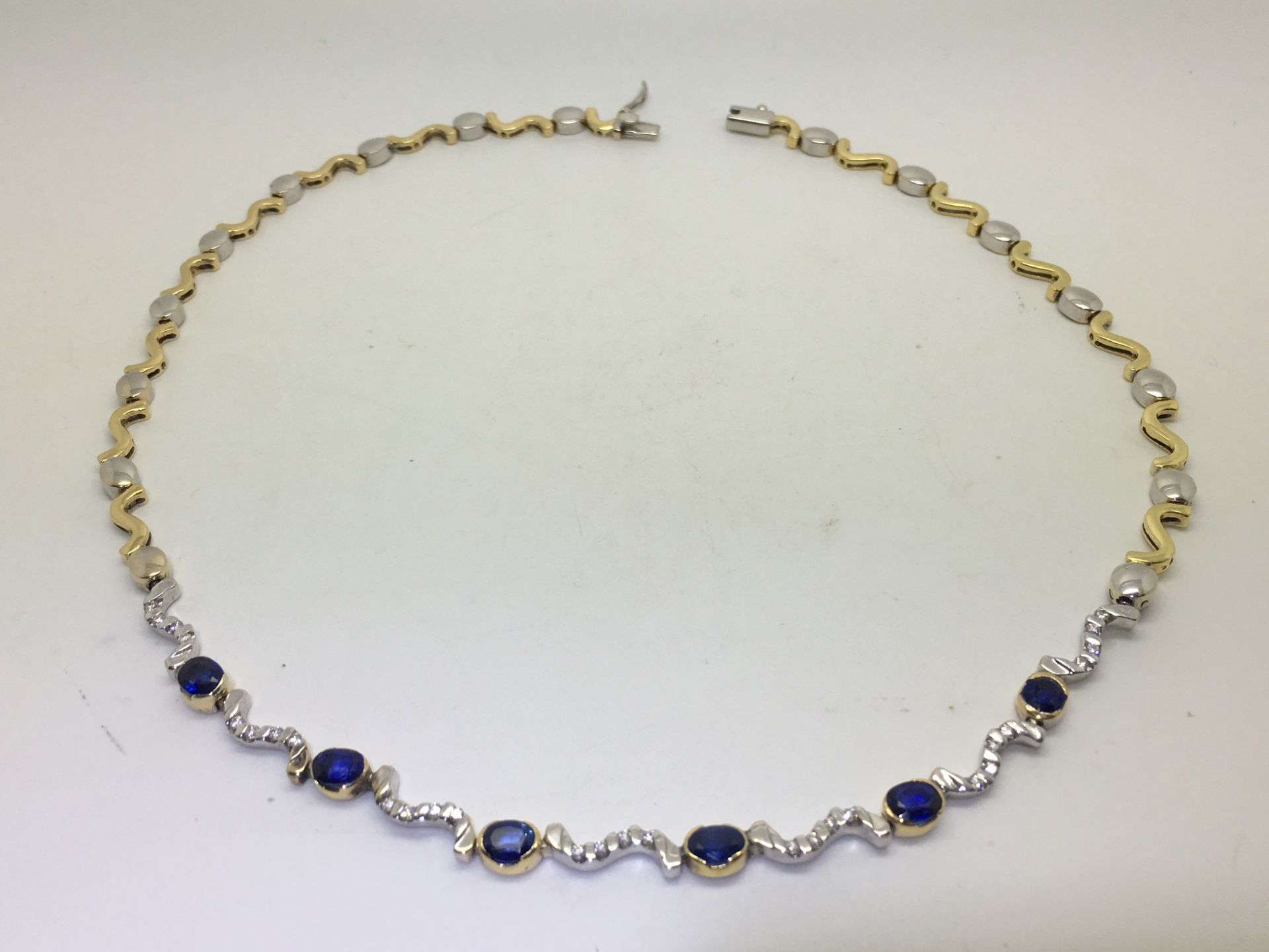 BEAUTIFUL BLUE SAPPHIRE & DIAMOND NECKLACE MARKED 750