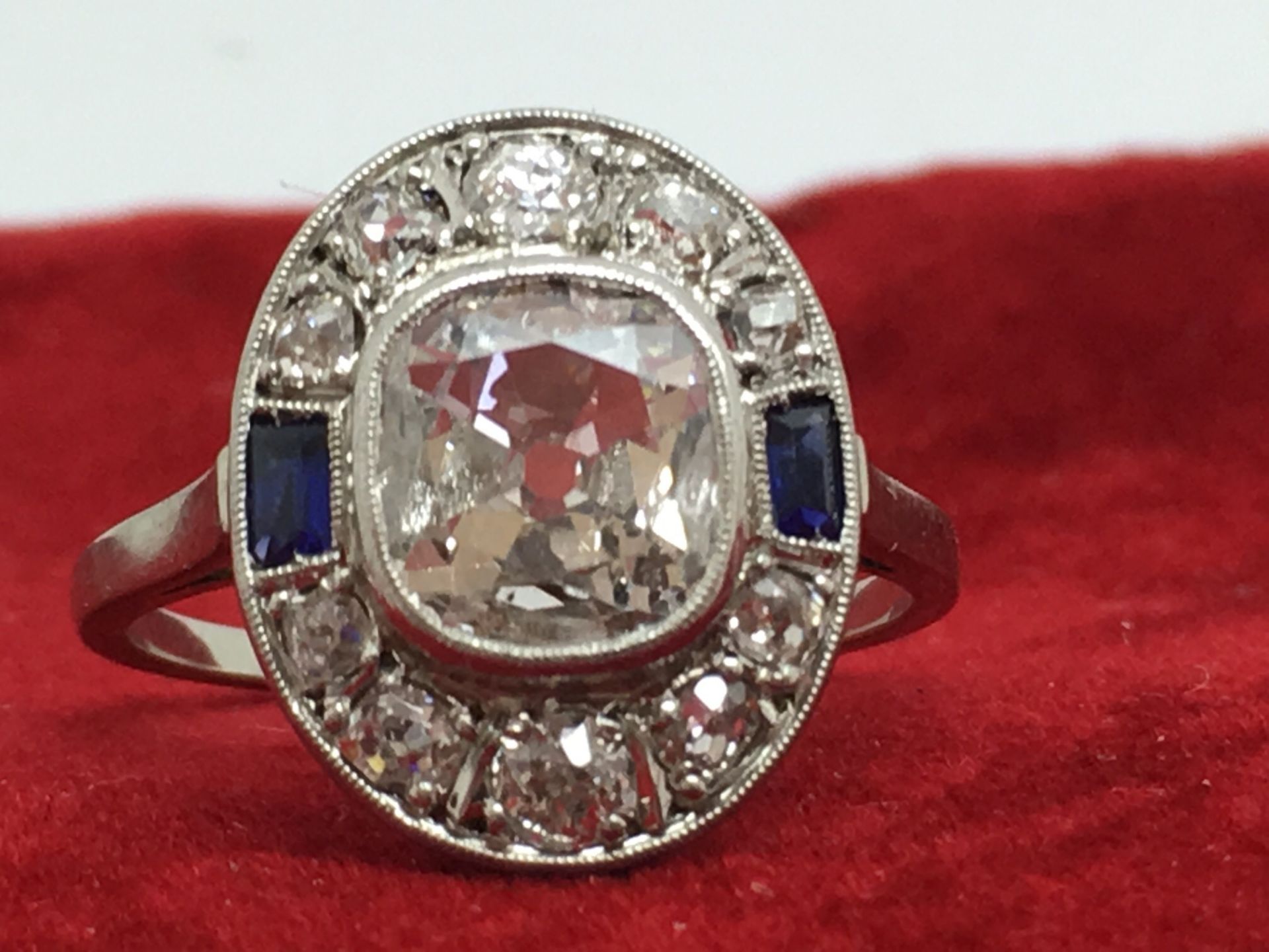 STUNNING OLD CUT DIAMOND & SAPPHIRE RING 1.5ct APPROX CENTRE DIAMOND