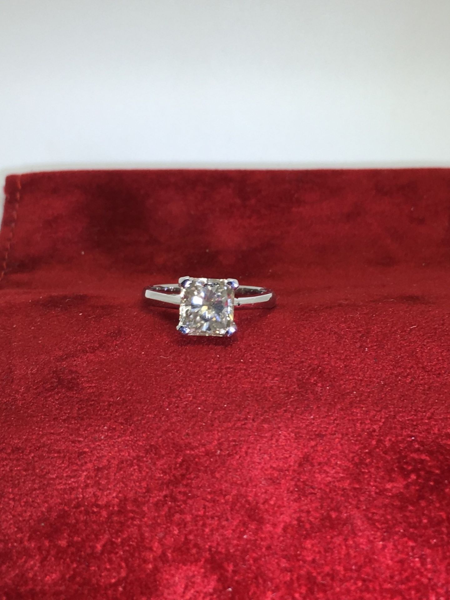 2.35ct RADIANT CUT DIAMOND SOLITAIRE RING SET WHITE METAL MARKED 750