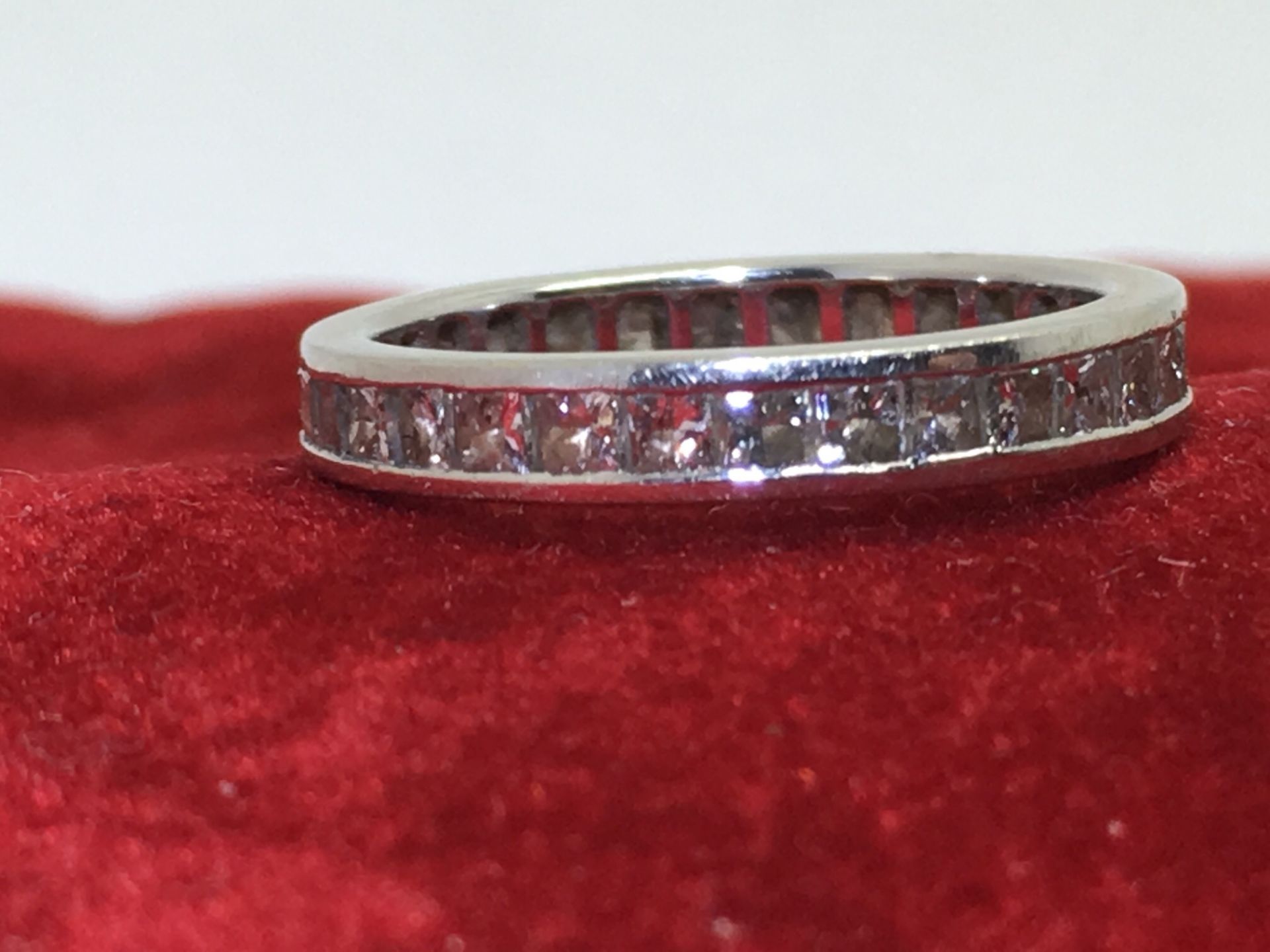 APPROX 1.50ct PRINCESS CUT DIAMOND FULL ETERNITY RING SET IN WHITE METAL TESTED AS 9ct