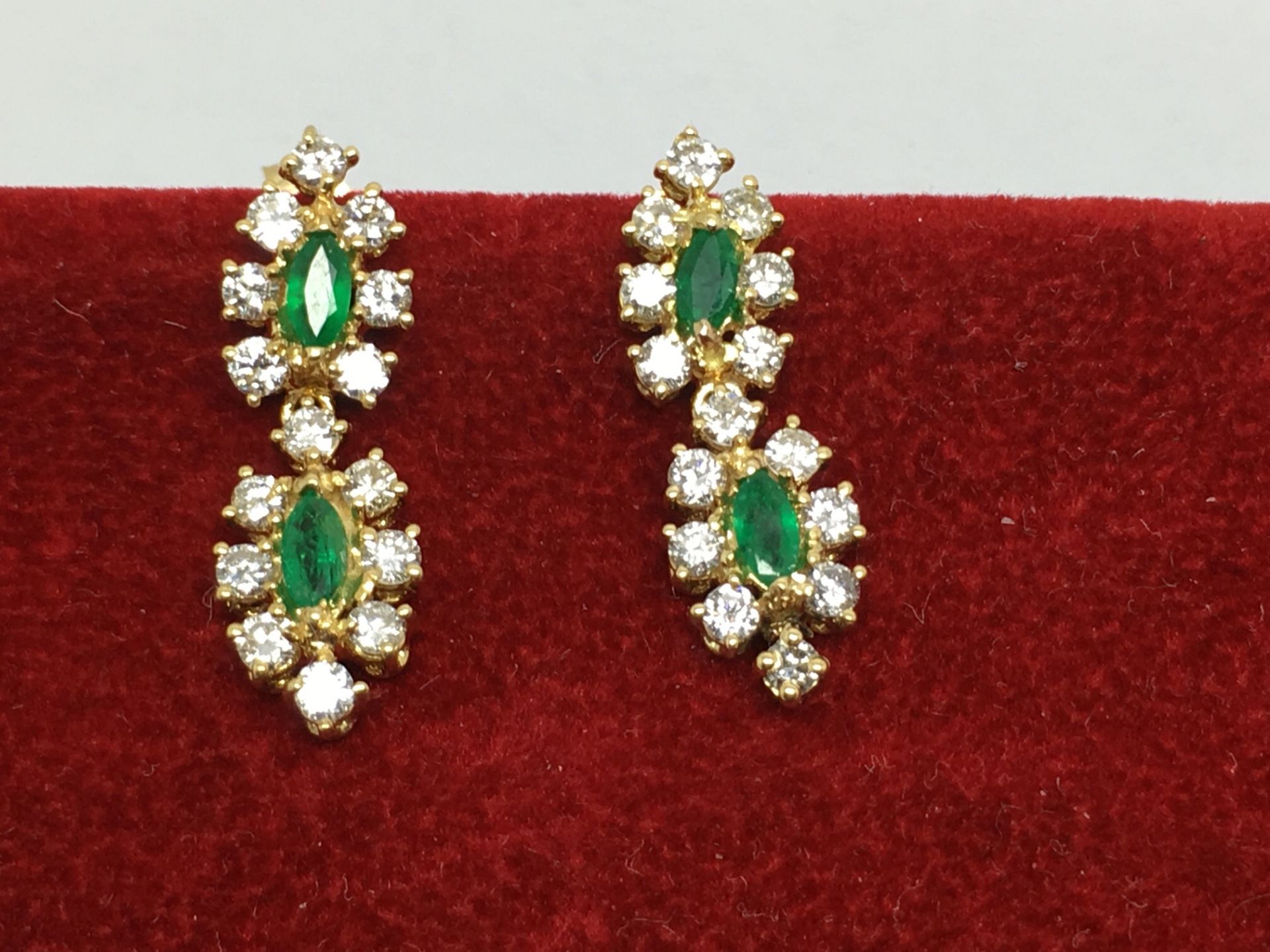 GORGEOUS EMERALD & DIAMOND EARRINGS IN YELLOW METAL TESTED AS 18ct