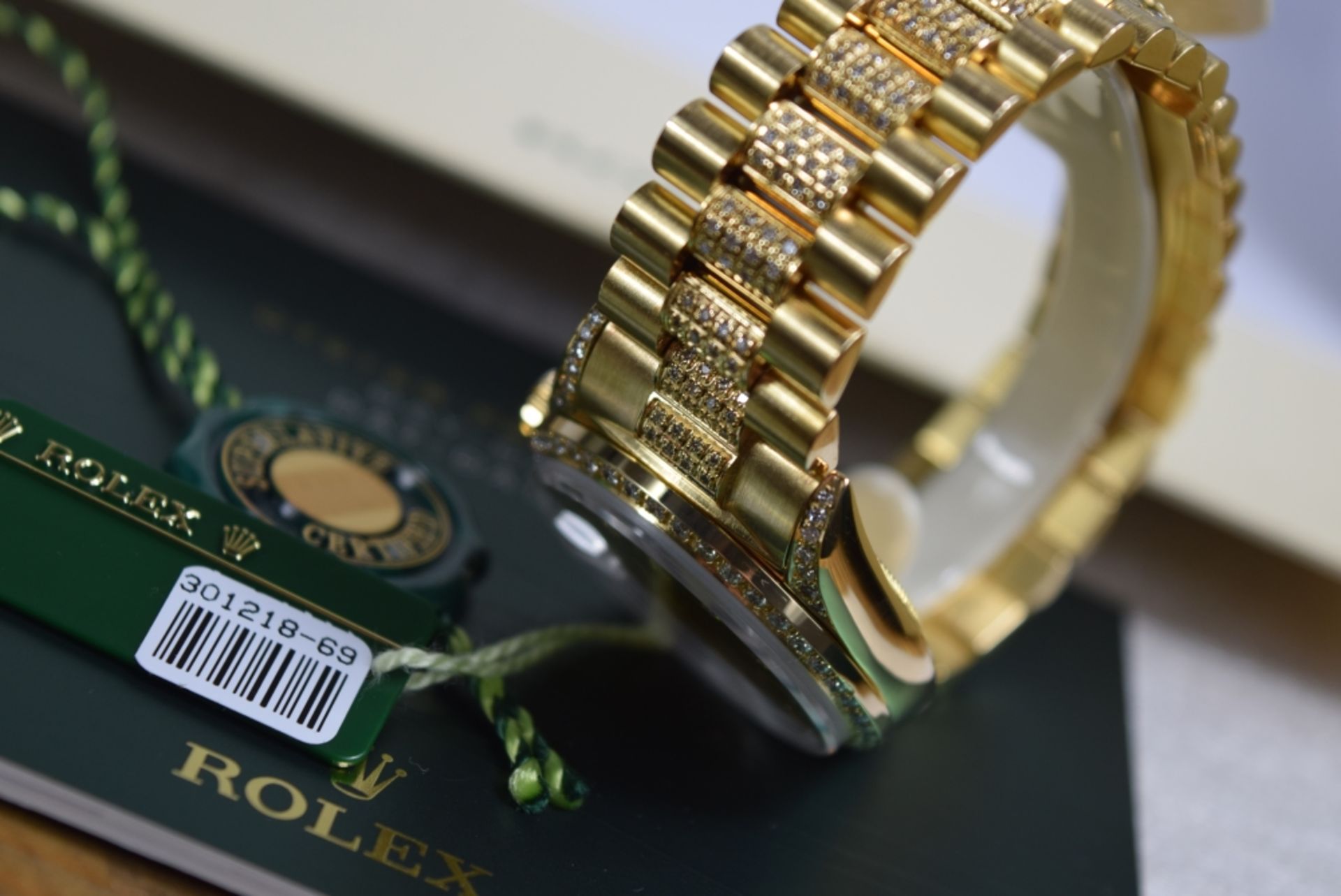 *The President* Gentleman's ROLEX Oyster Perpetual Day-Date - Solid 18K Gold & Diamond - Image 17 of 18