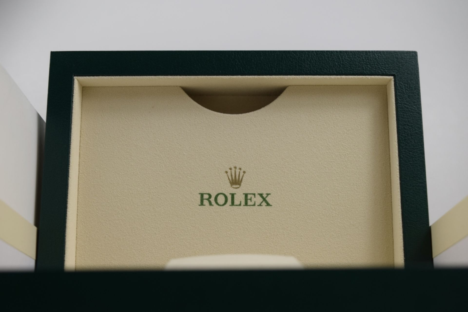 *The President* Gentleman's ROLEX Oyster Perpetual Day-Date - Solid 18K Gold & Diamond - Image 5 of 18