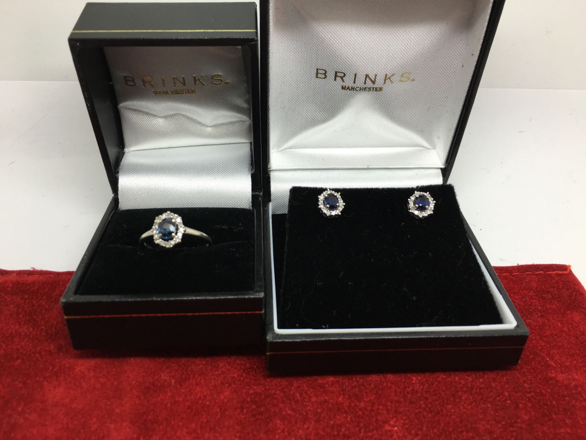 A FINE BLUE SAPPHIRE & DIAMOND RING WITH MATCHING BLUE SAPPHIRE & DIAMOND EARRINGS