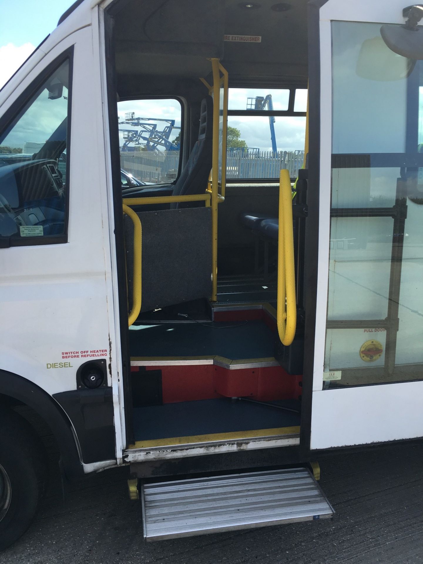 09 59 REG IVECO DAILY 45C15 DISABLED ACCESS MINIBUS WITH POWER DOOR - 3.0 TURBO DIESEL AUTOMATIC - Image 4 of 27