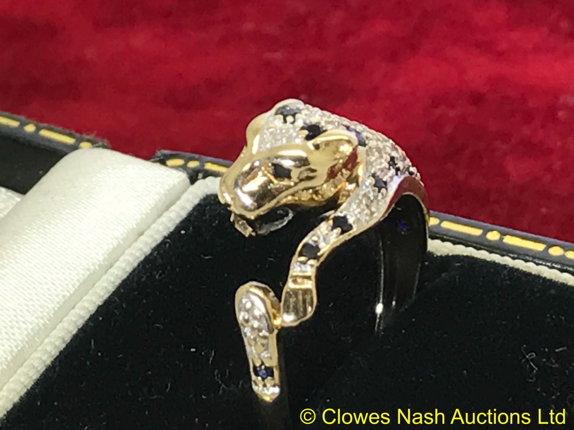 9ct GOLD SAPPHIRE & DIAMOND SET LEOPARD RING - Image 2 of 3