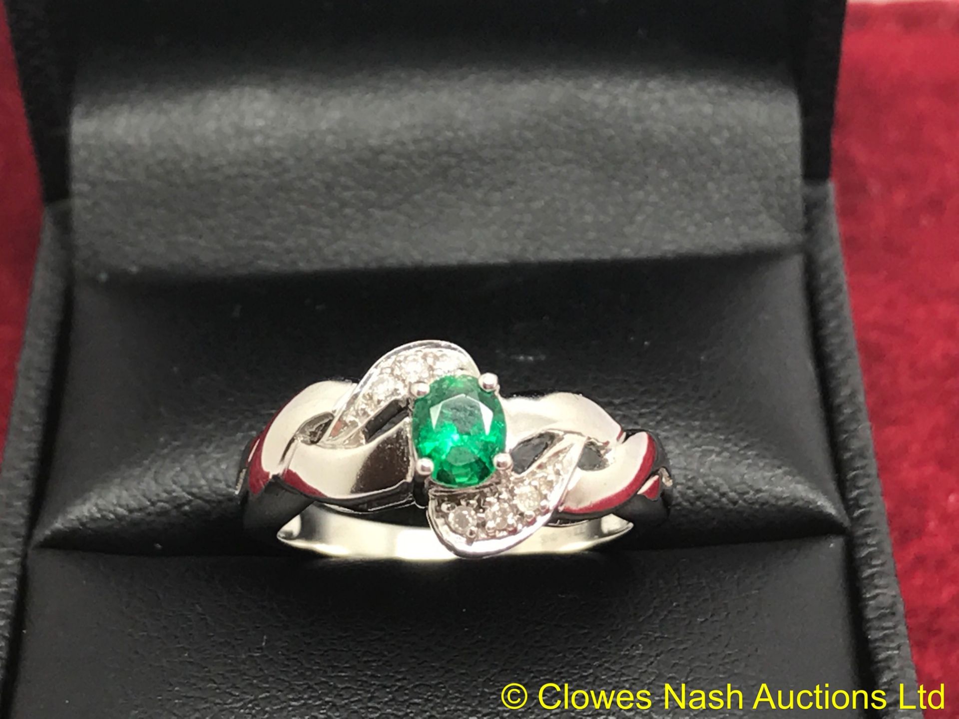 18ct WHITE GOLD EMERALD & DIAMOND RING MARKED 750 TESTED FOR 18ct GOLD