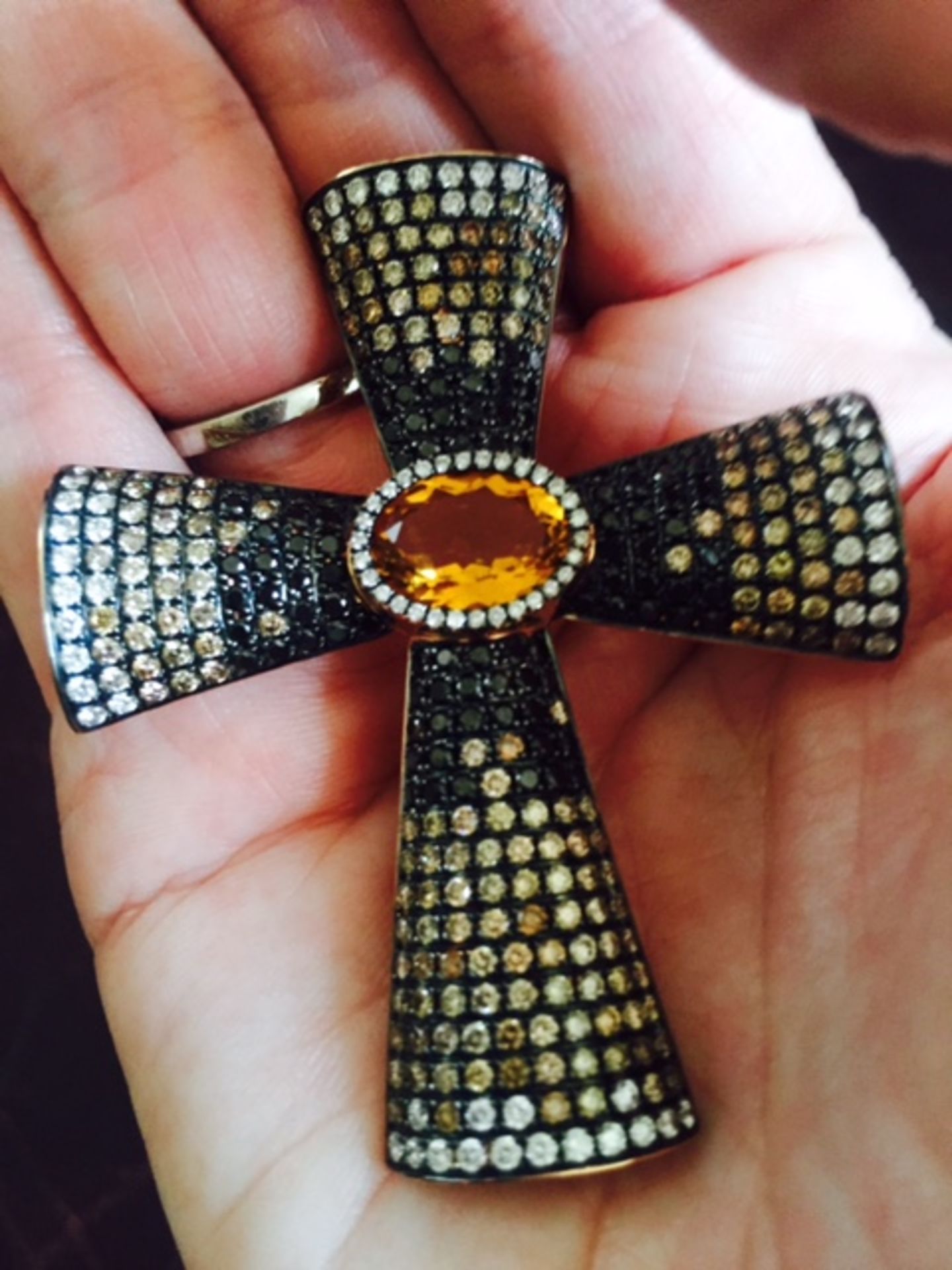 Mixed diamonds cross, 8,89 carats of champagne, cognac, white and black diamonds. VVS1 clarity,